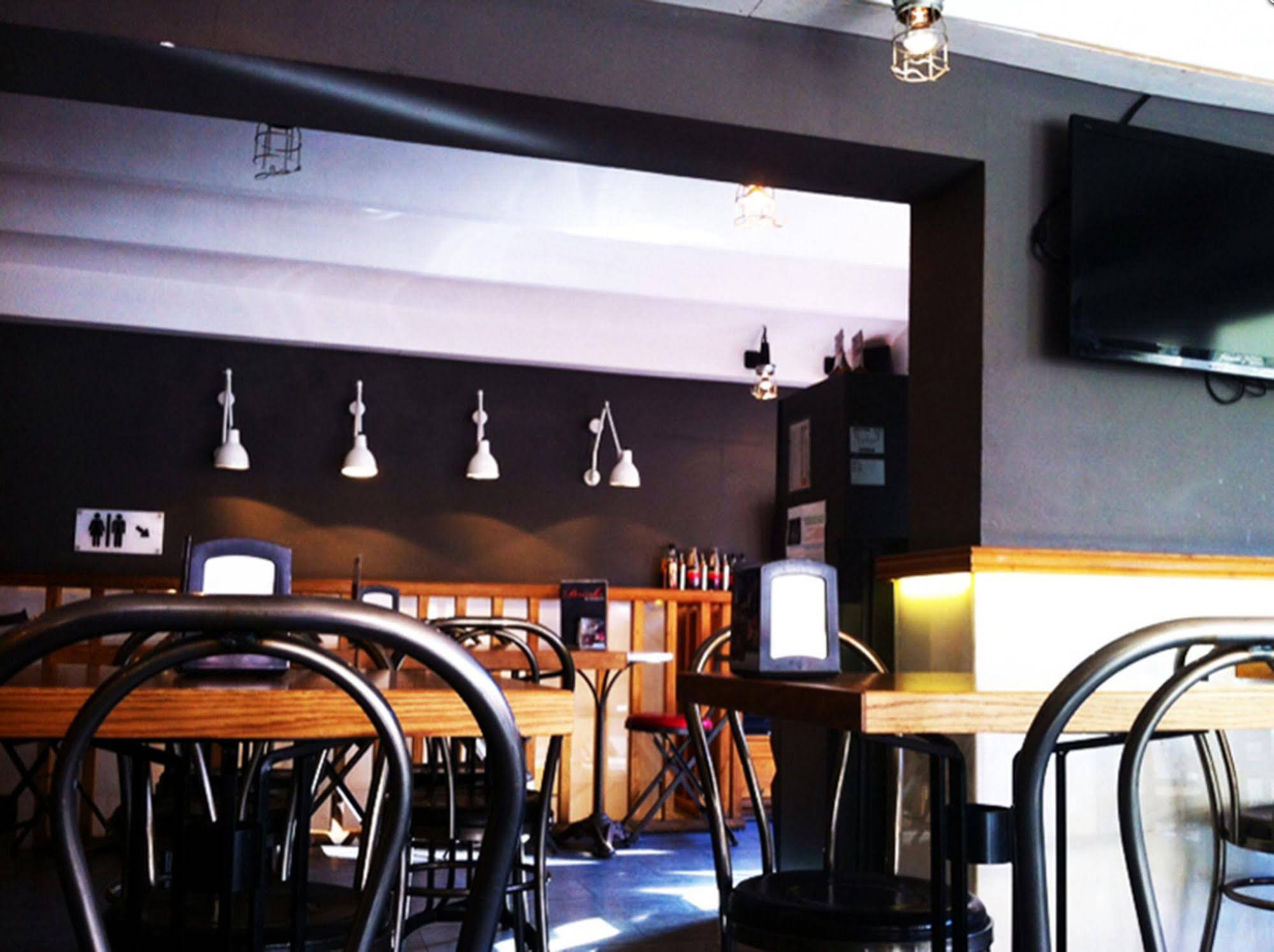 The Corner 592