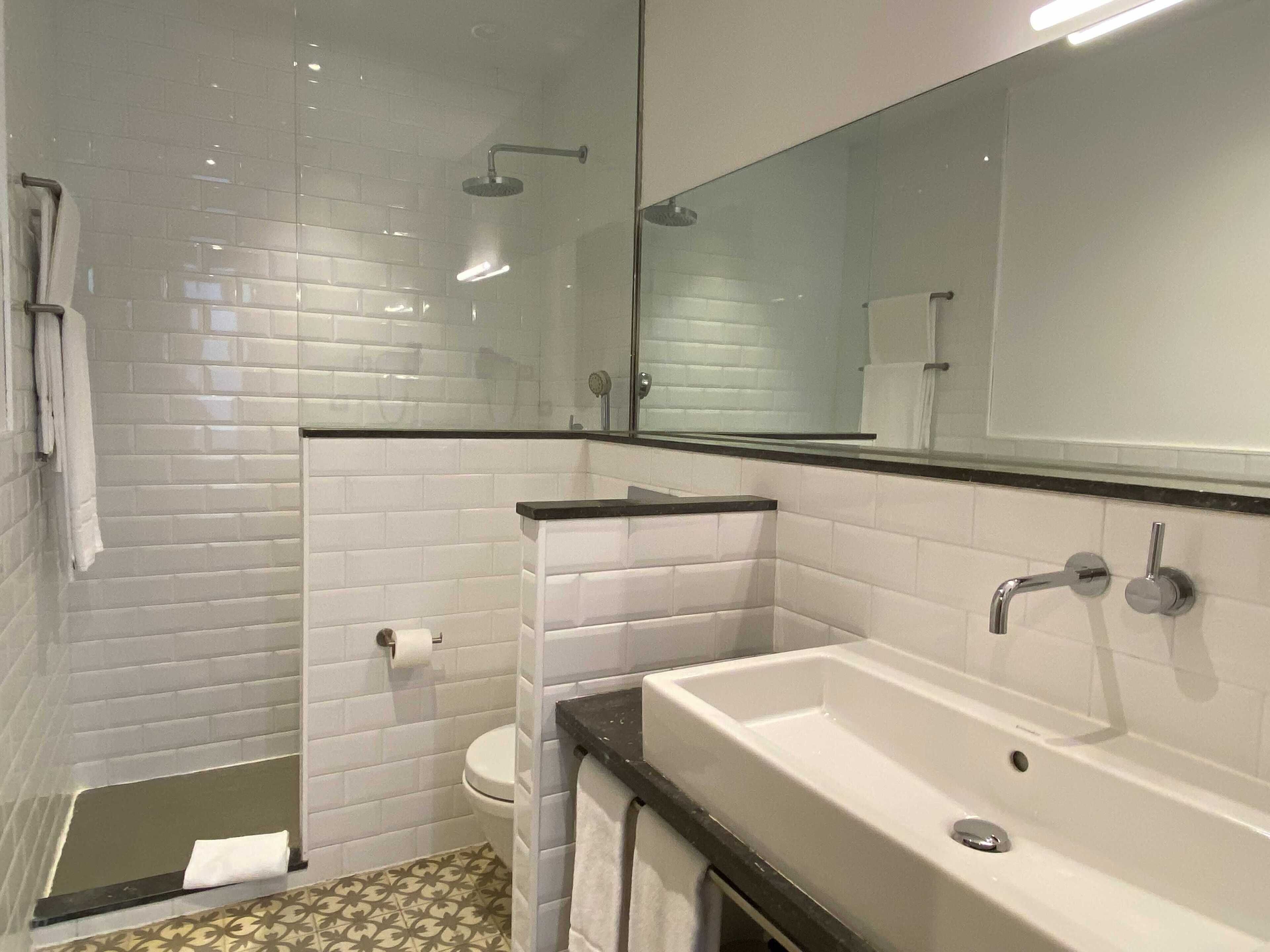 UMA Suites Barcelona Pau Claris Guesthouse