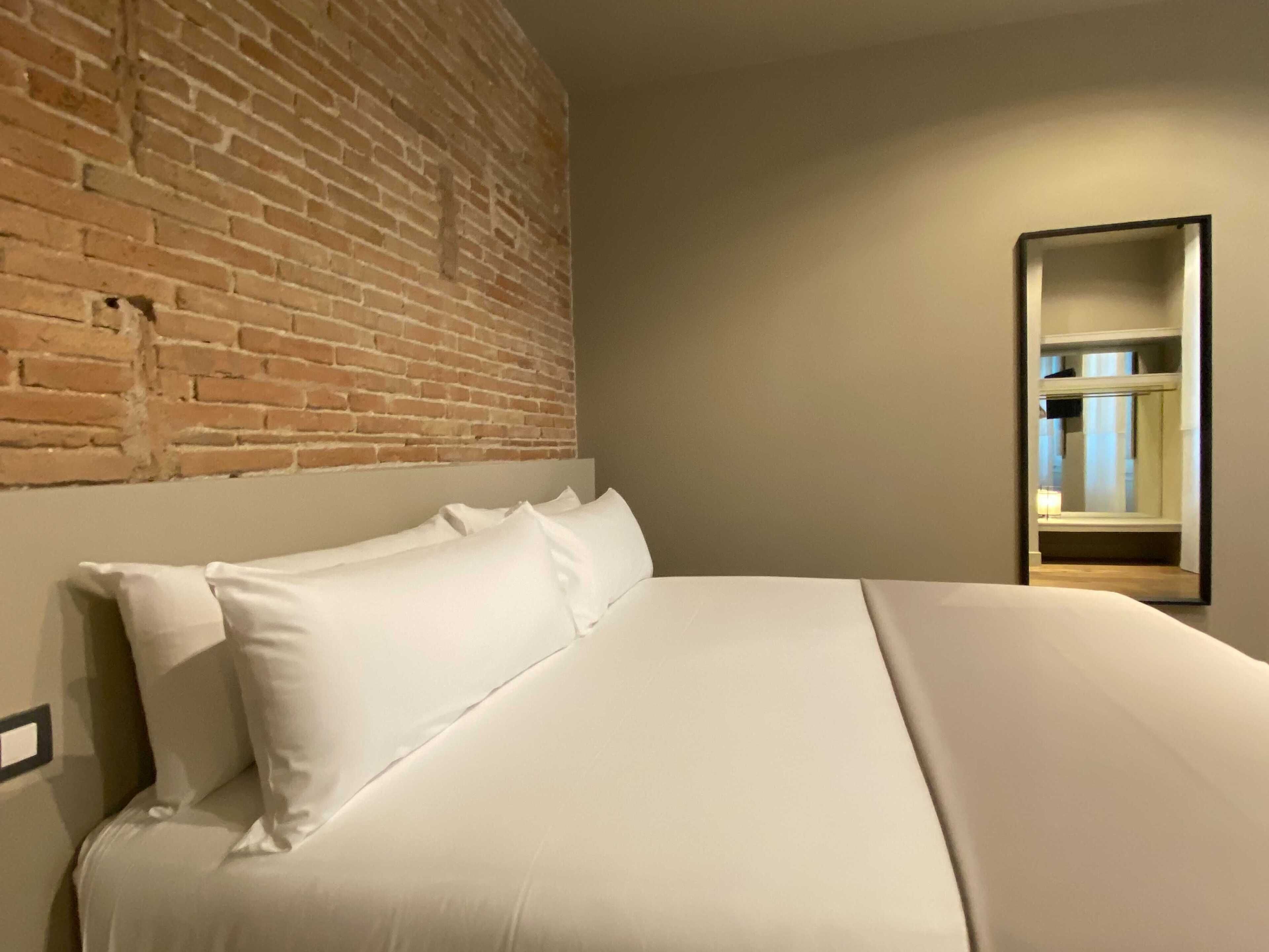 UMA Suites Barcelona Pau Claris Guesthouse