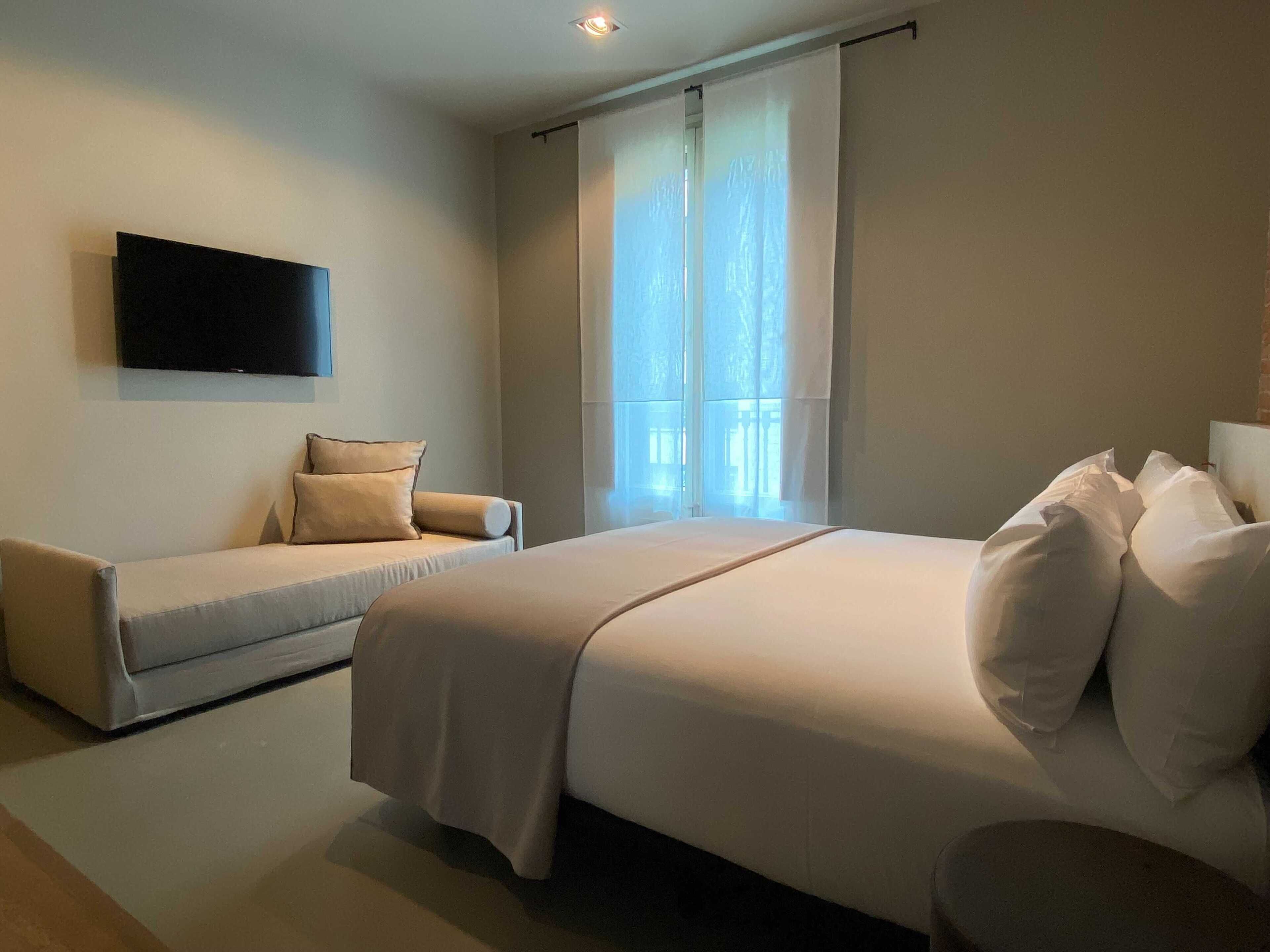 UMA Suites Barcelona Pau Claris Guesthouse