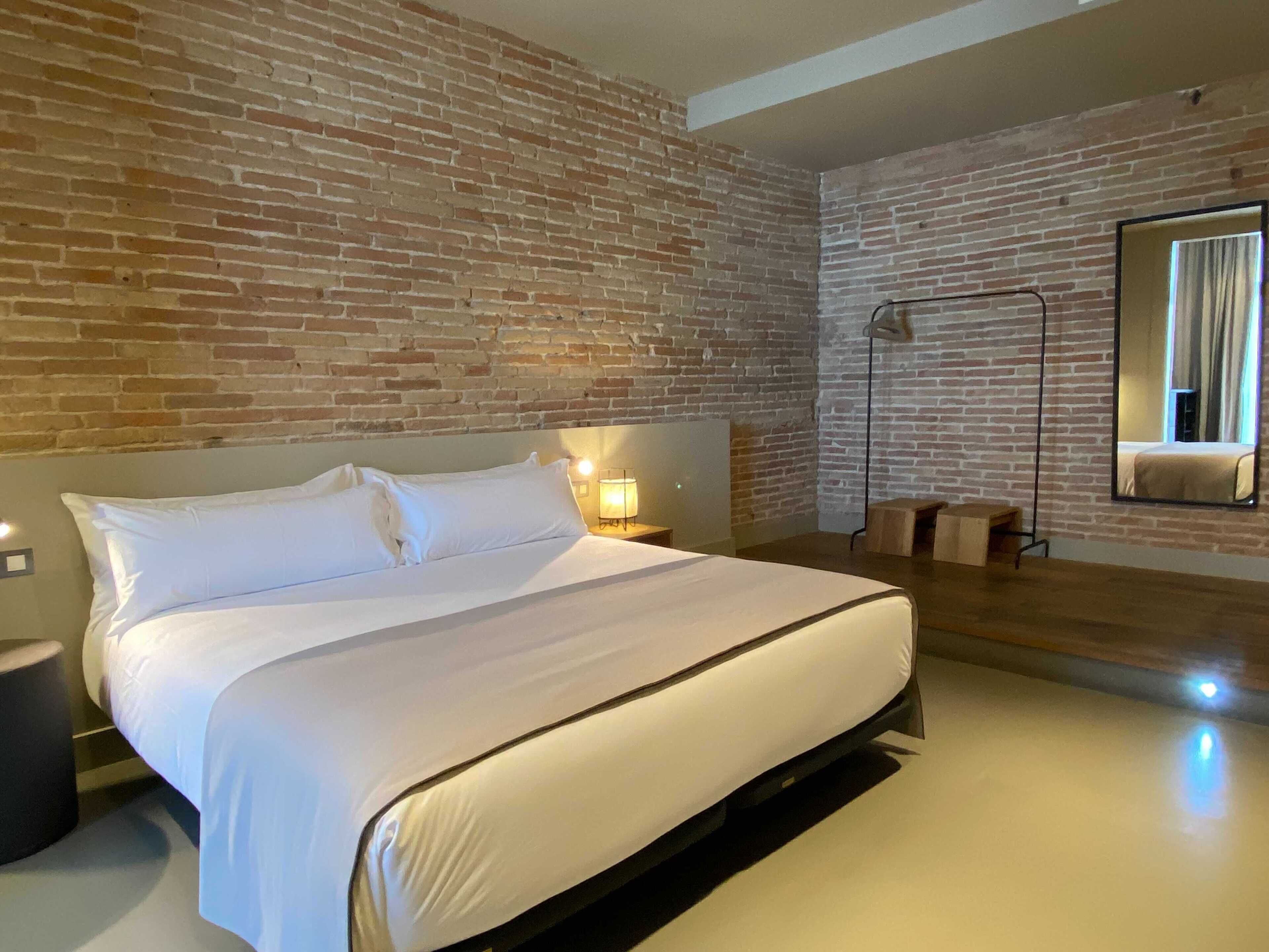 UMA Suites Barcelona Pau Claris Guesthouse