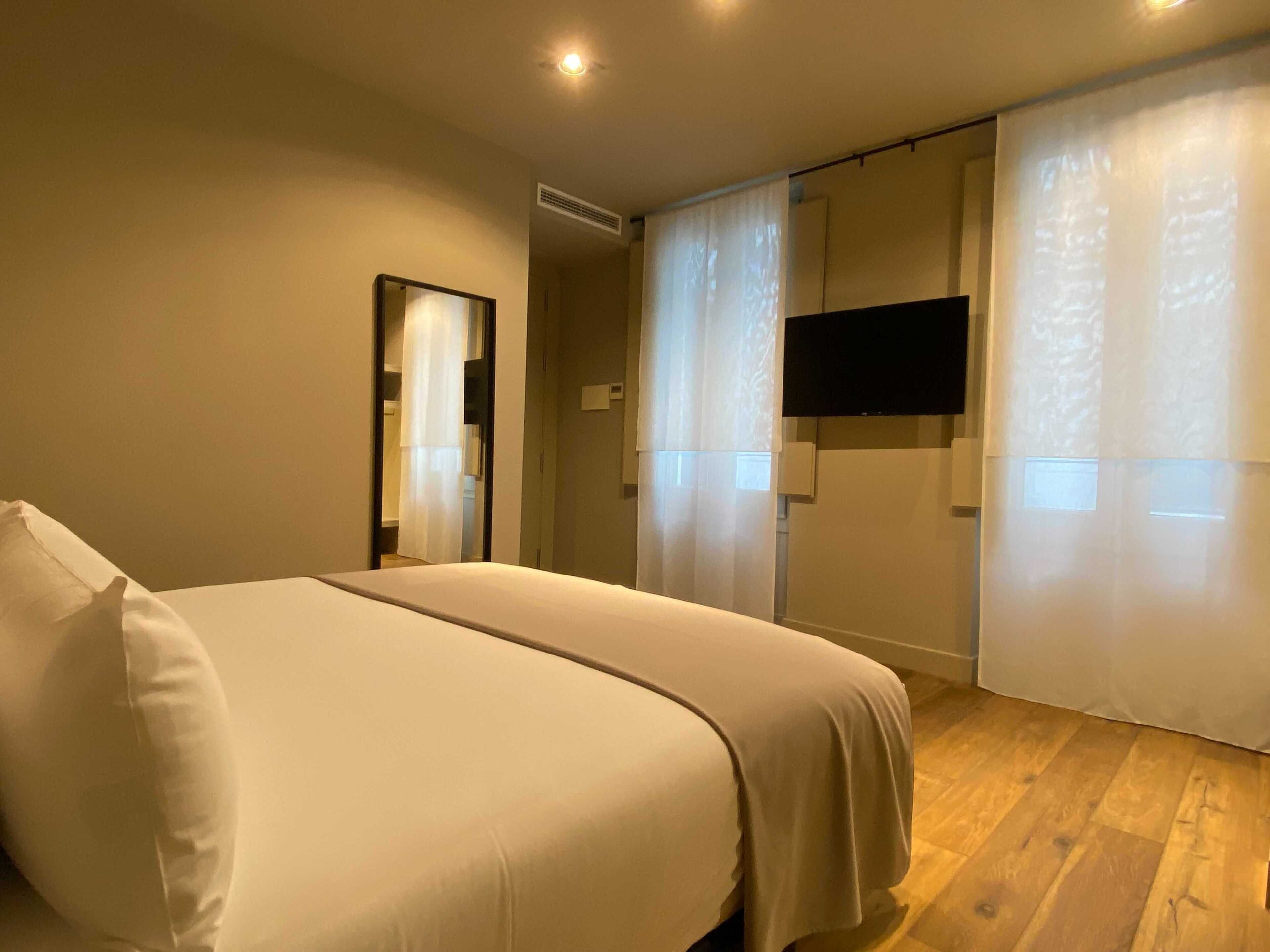 UMA Suites Barcelona Pau Claris Guesthouse
