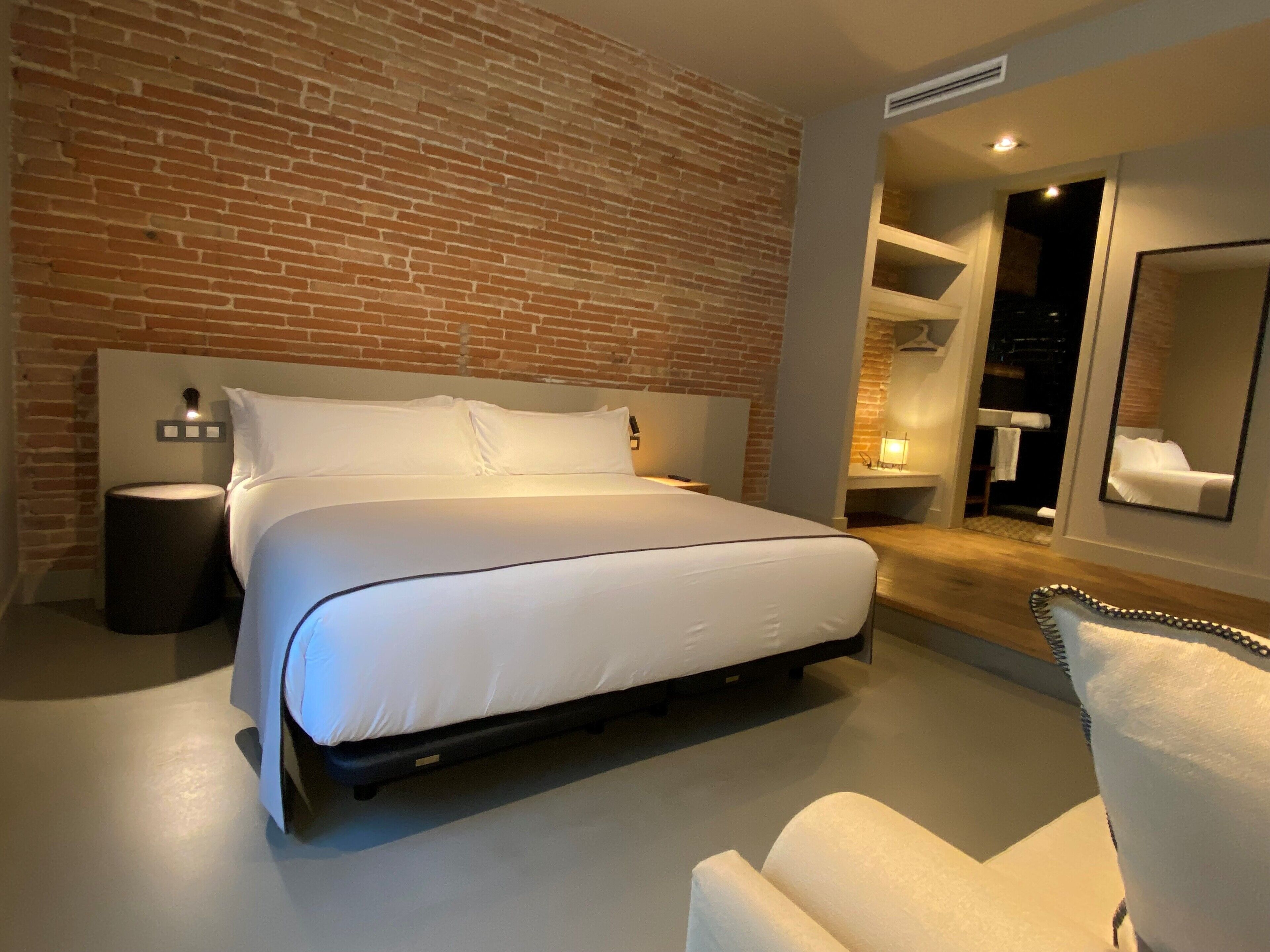 UMA Suites Barcelona Pau Claris Guesthouse