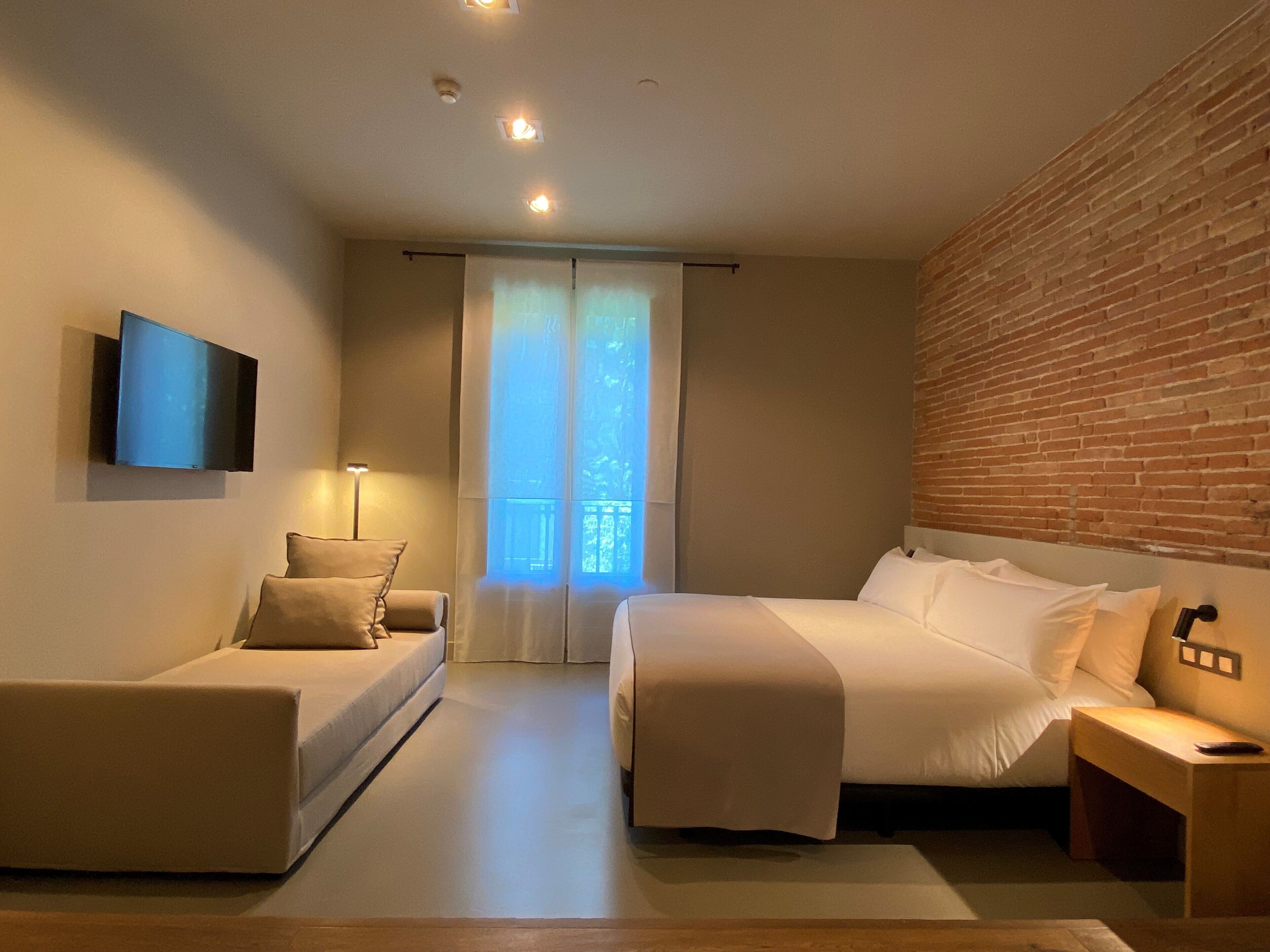 UMA Suites Barcelona Pau Claris Guesthouse