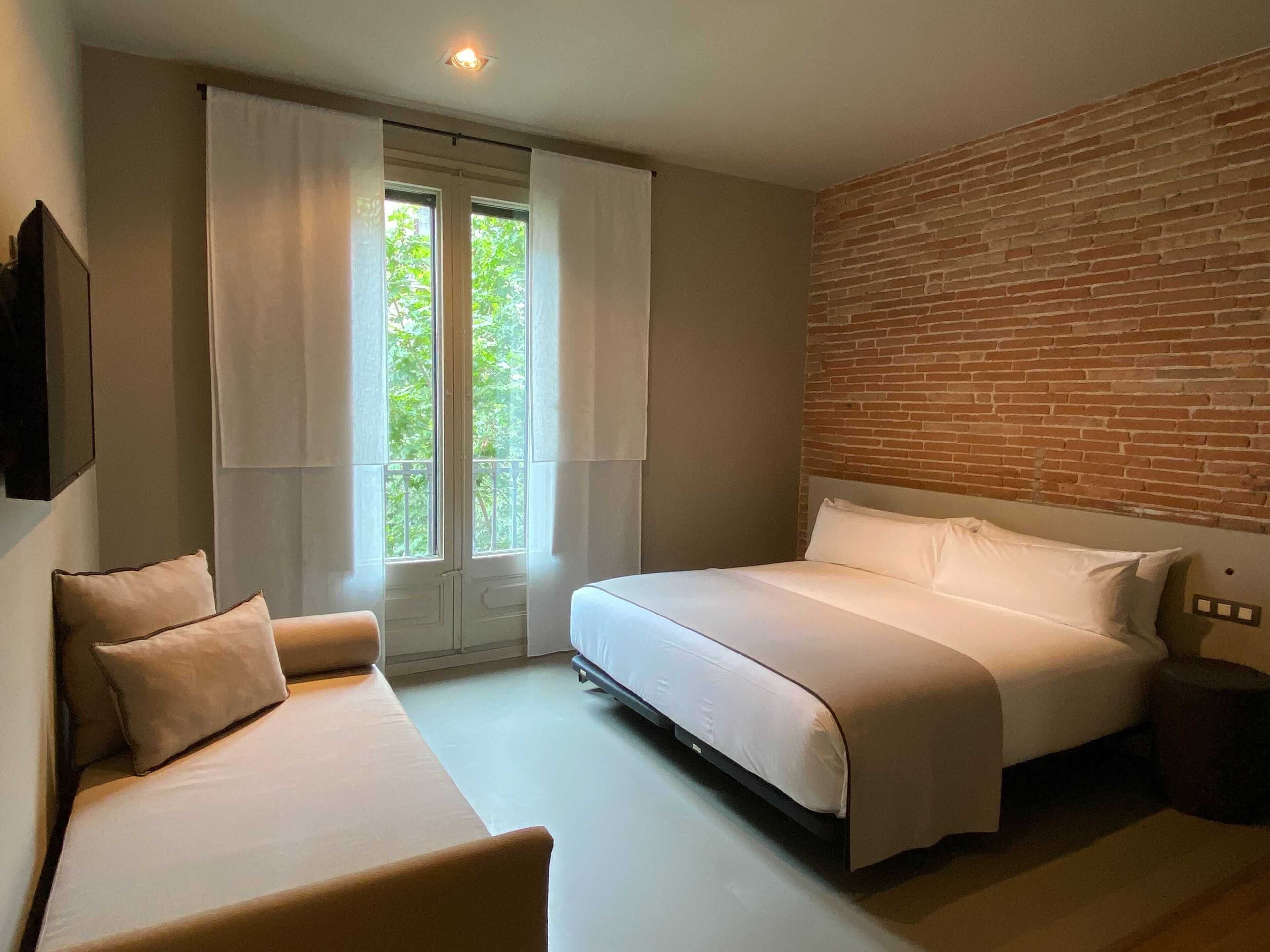 UMA Suites Barcelona Pau Claris Guesthouse