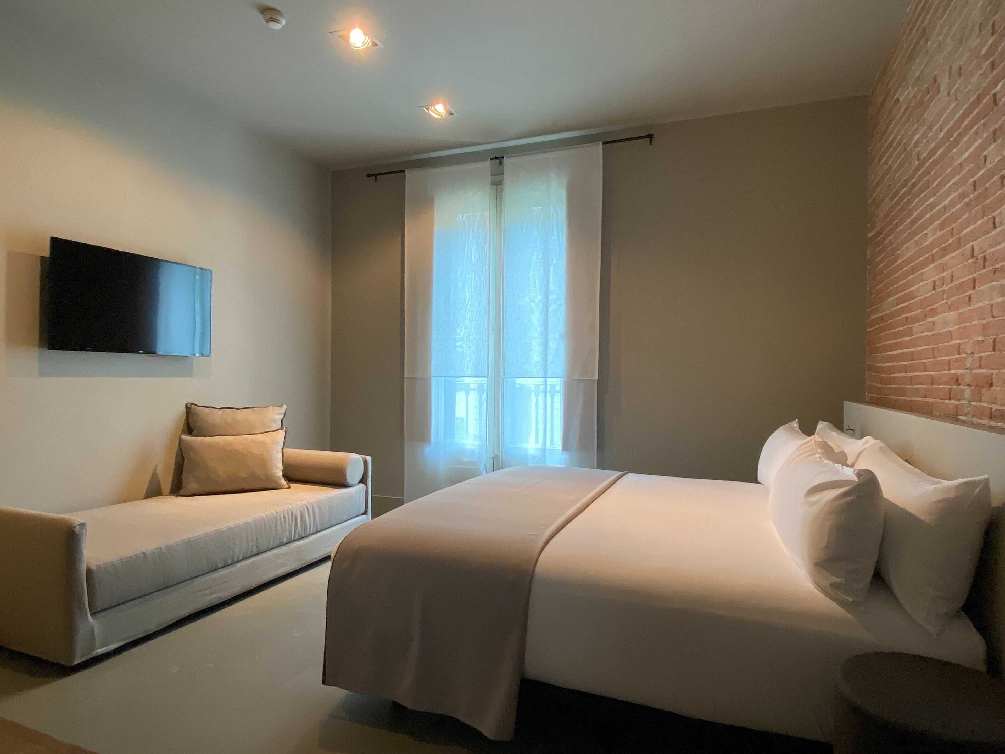 UMA Suites Barcelona Pau Claris Guesthouse