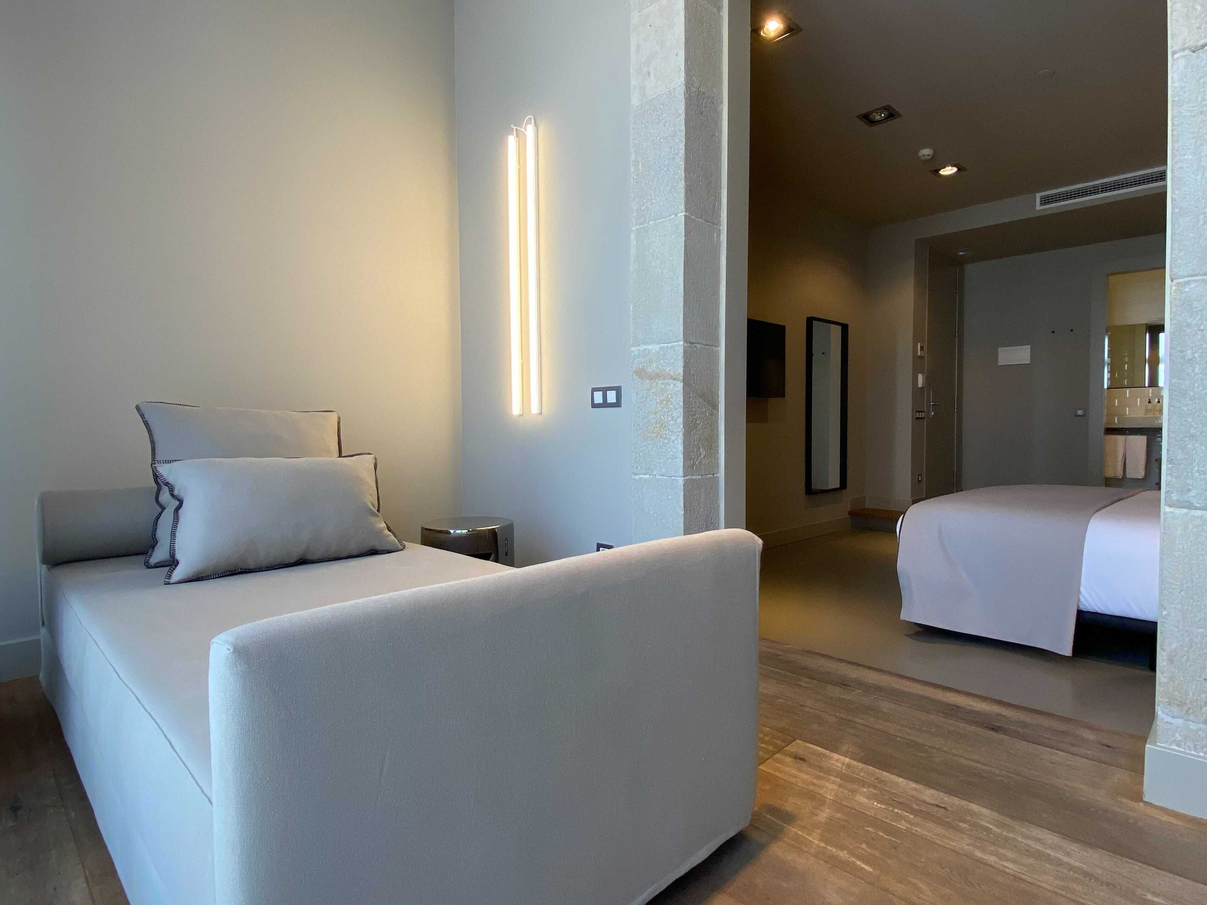 UMA Suites Barcelona Pau Claris Guesthouse