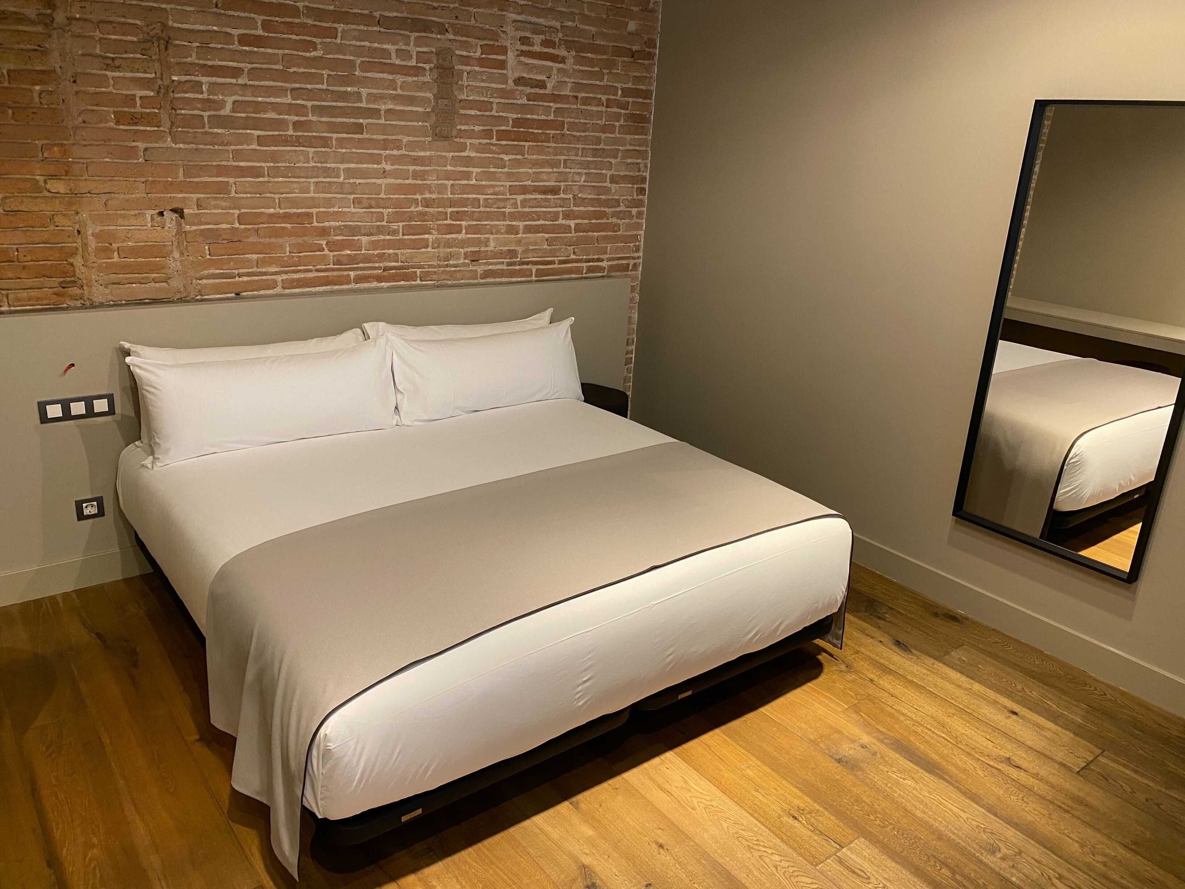 UMA Suites Barcelona Pau Claris Guesthouse