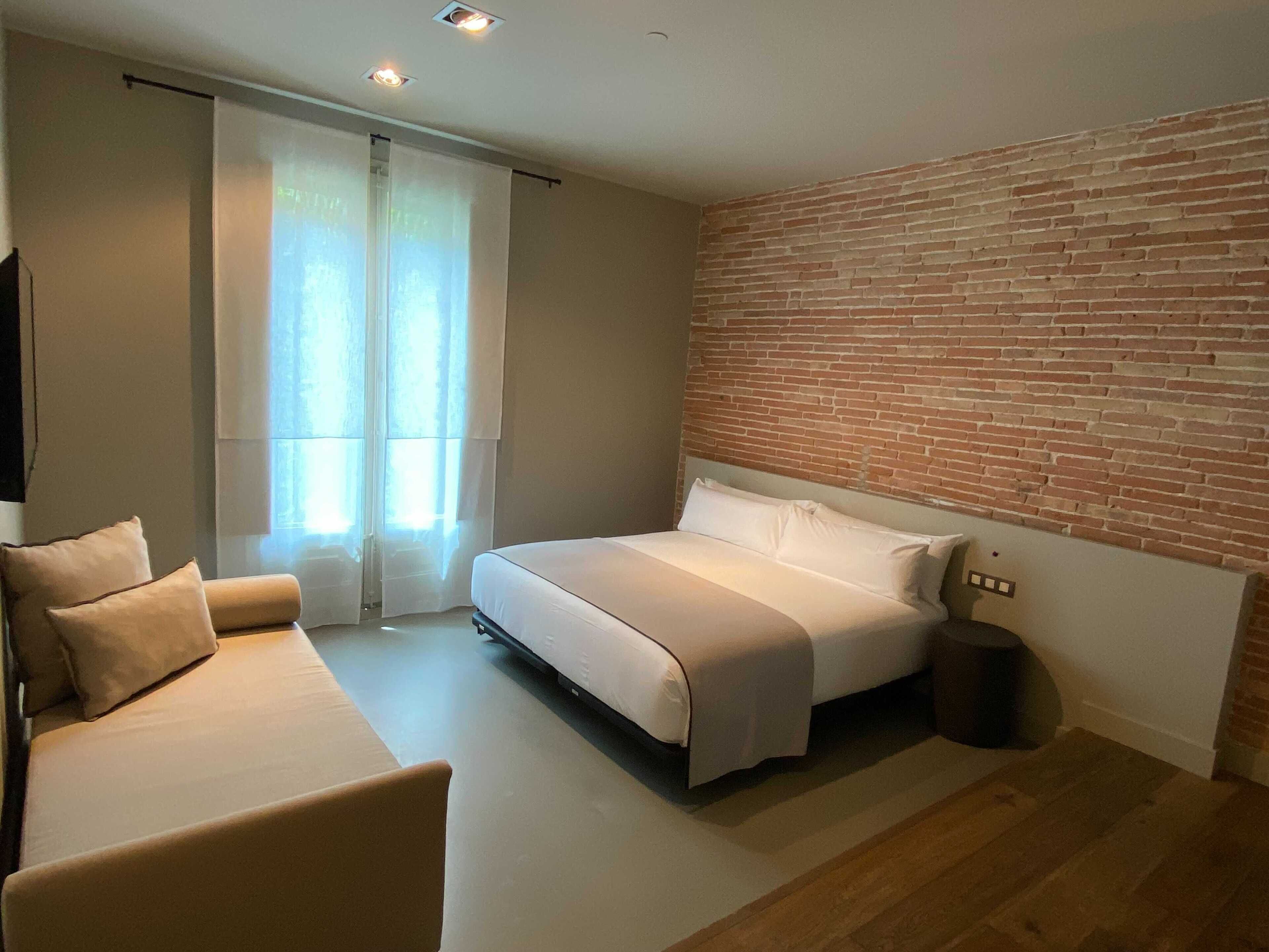 UMA Suites Barcelona Pau Claris Guesthouse