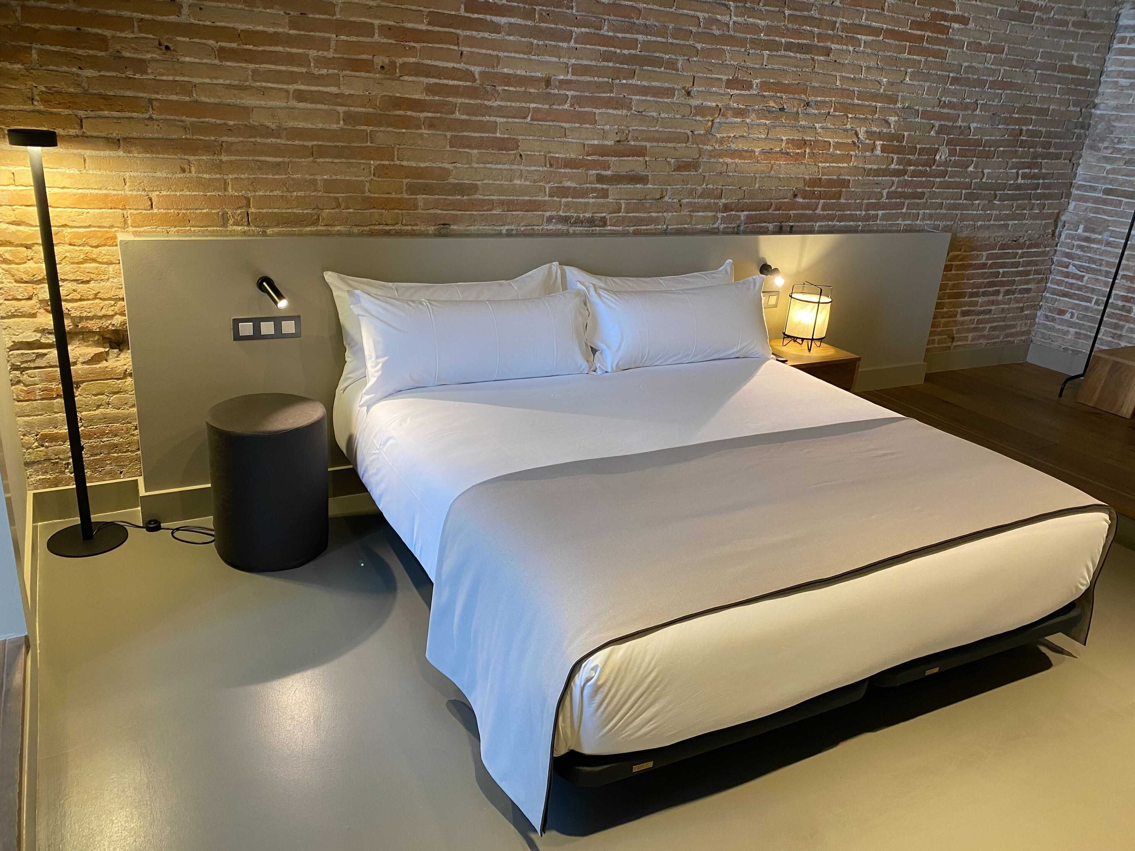 UMA Suites Barcelona Pau Claris Guesthouse
