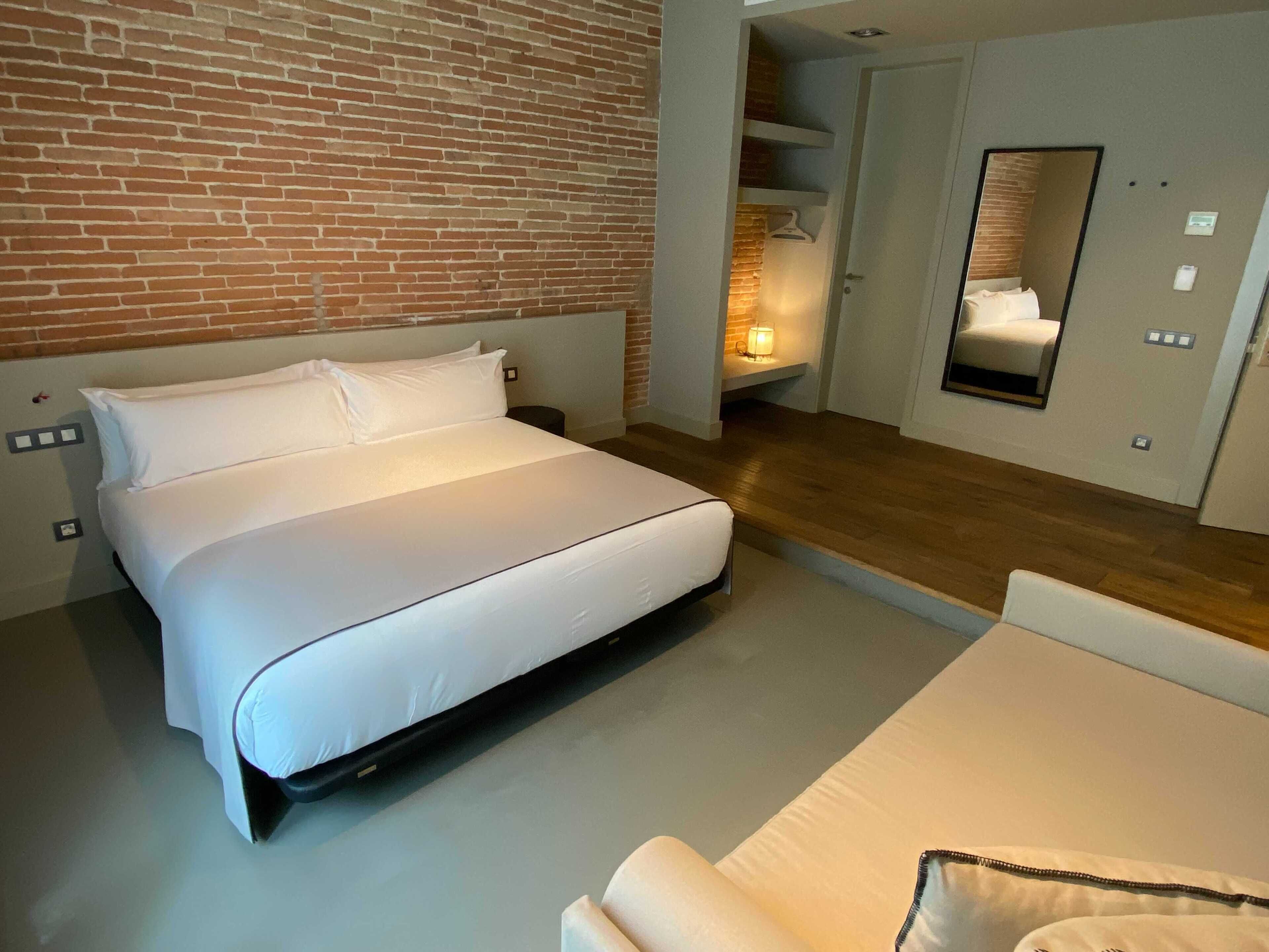 UMA Suites Barcelona Pau Claris Guesthouse