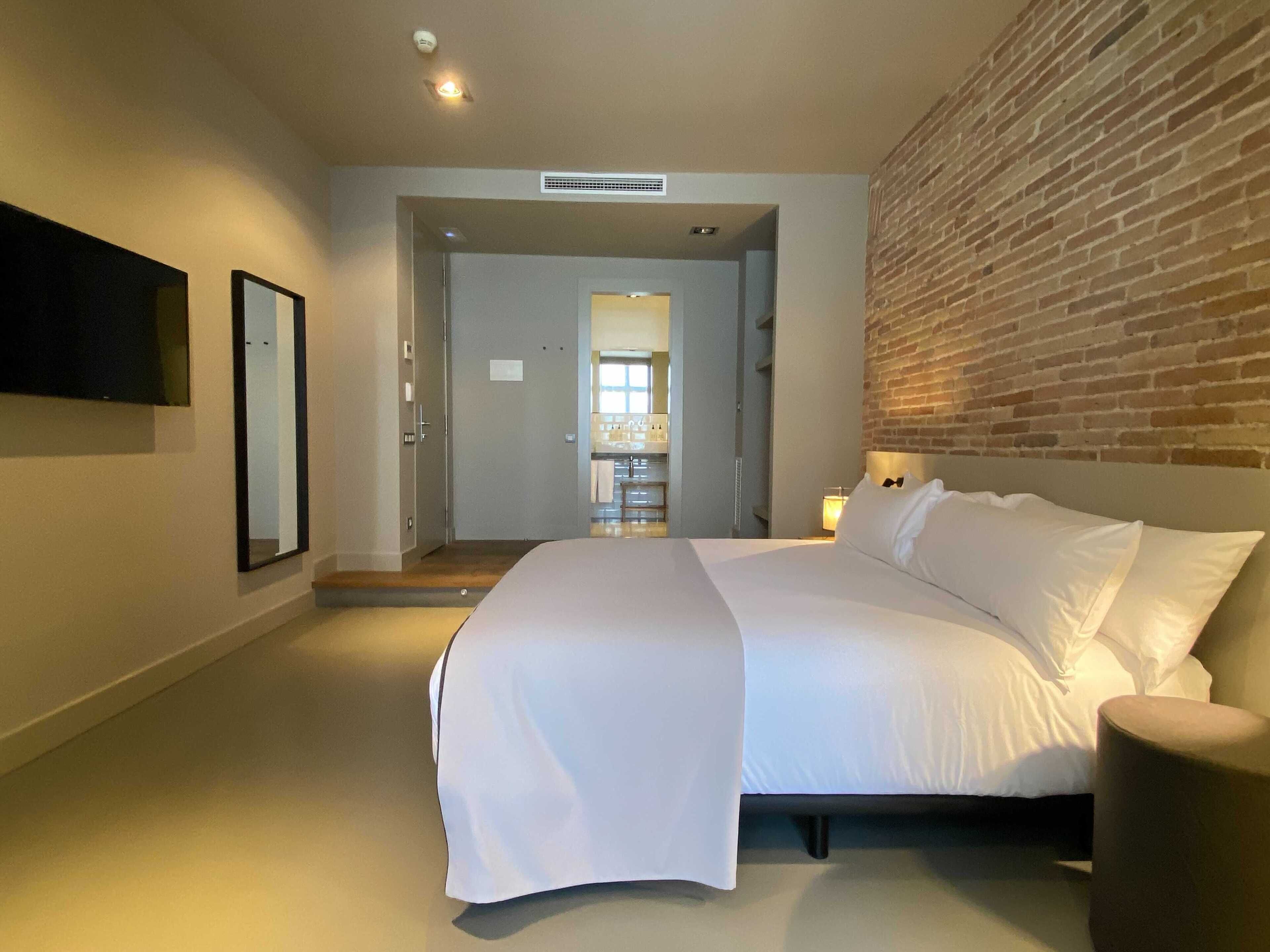UMA Suites Barcelona Pau Claris Guesthouse