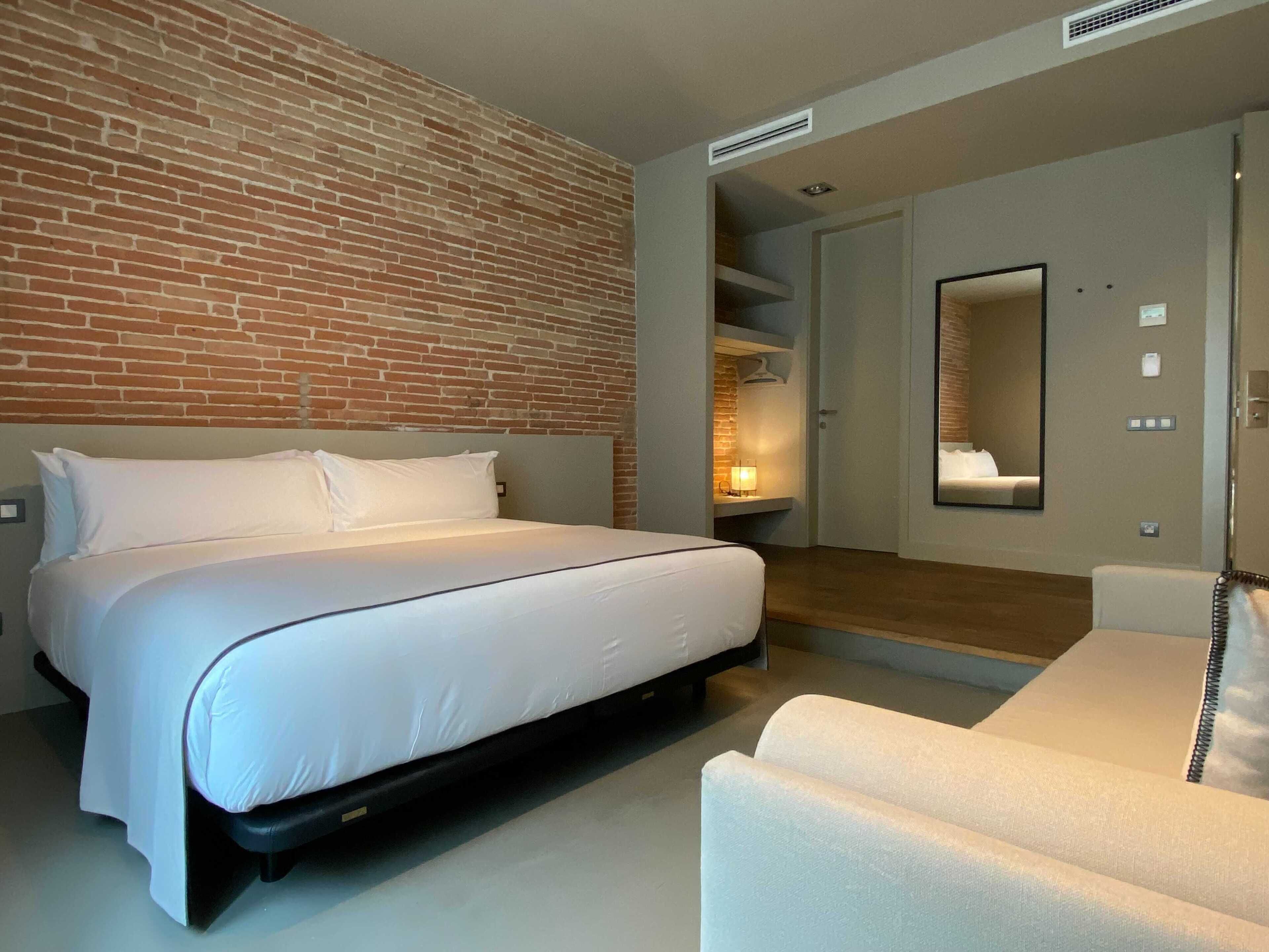 UMA Suites Barcelona Pau Claris Guesthouse