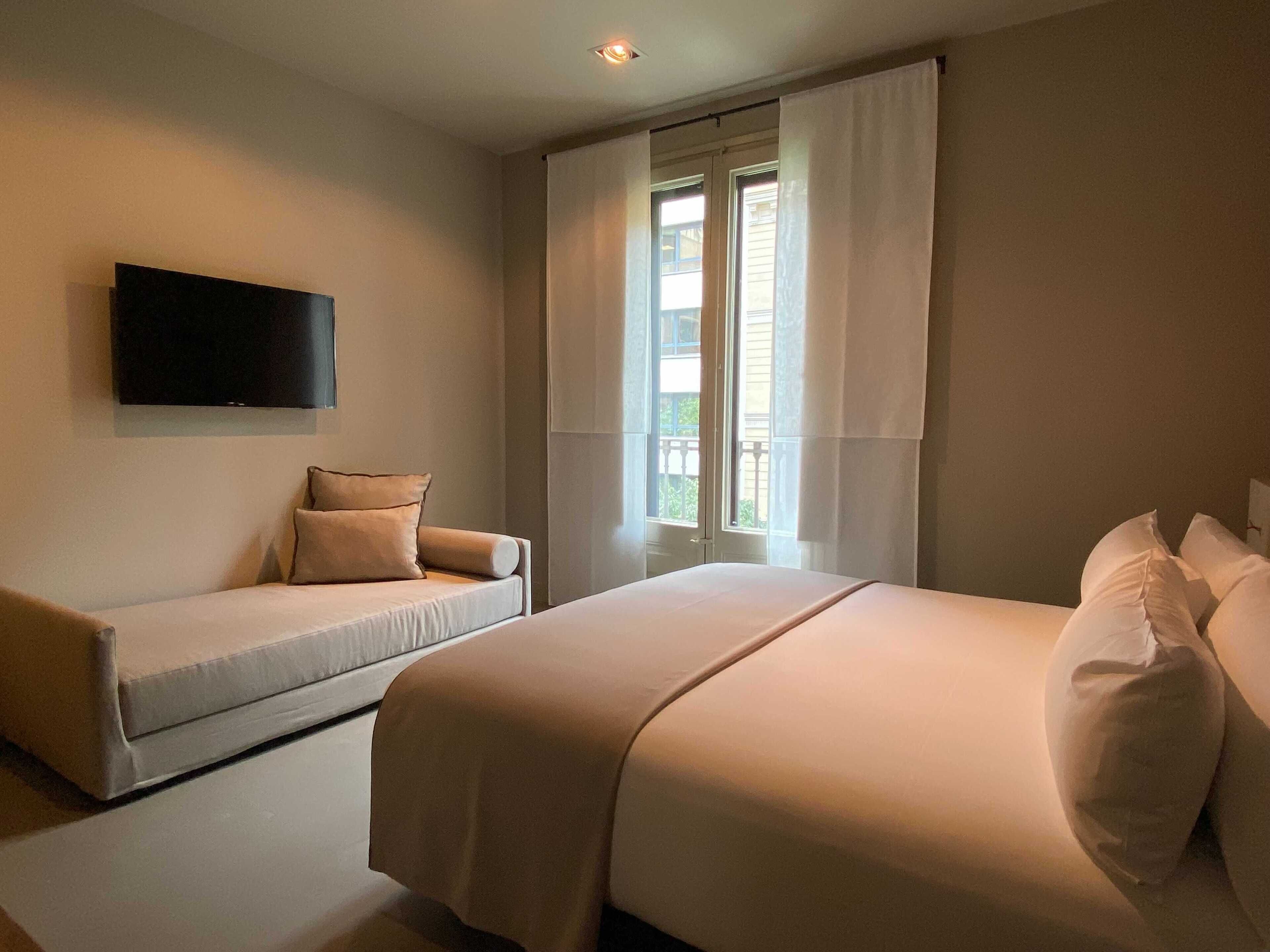 UMA Suites Barcelona Pau Claris Guesthouse