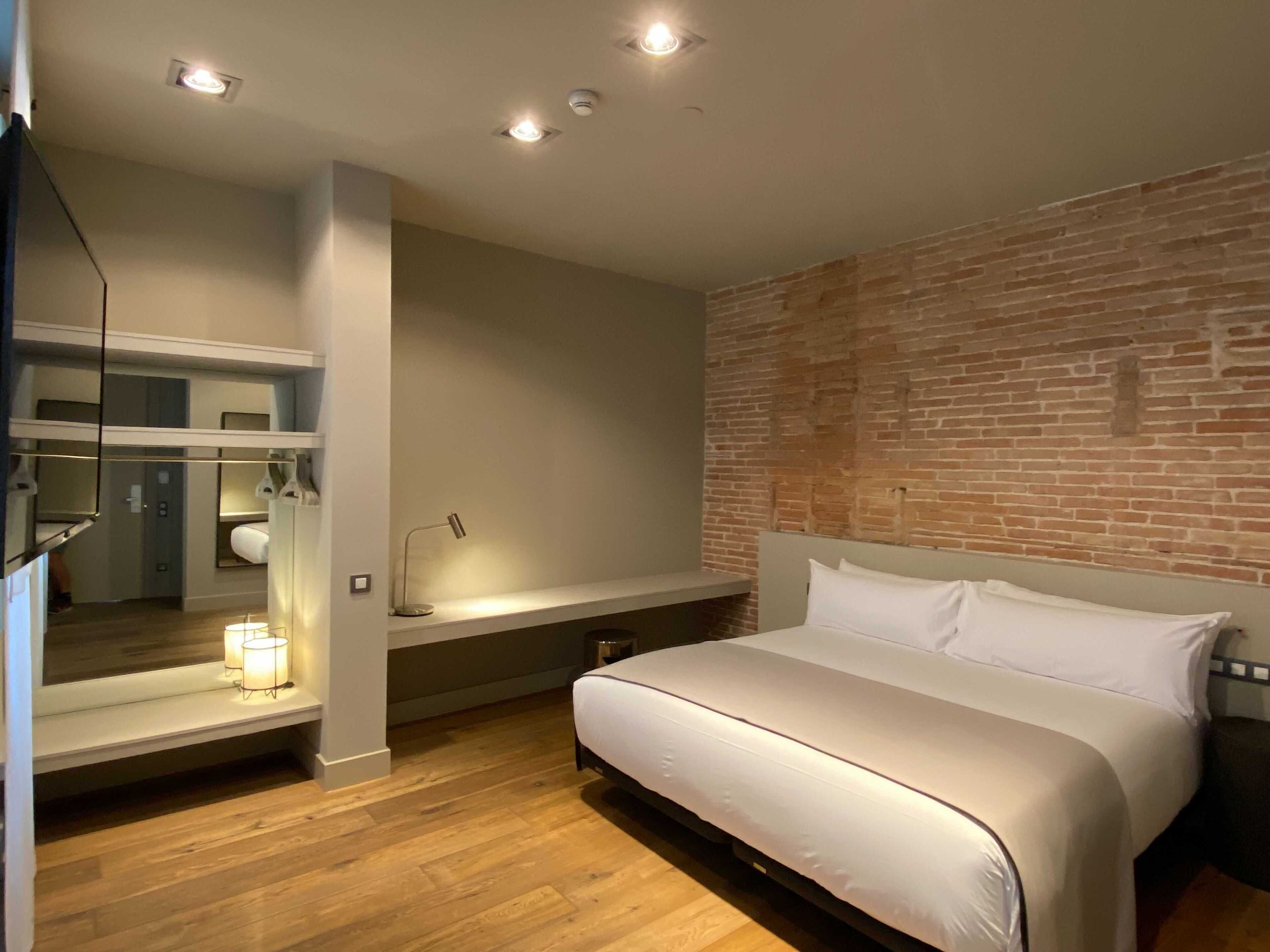 UMA Suites Barcelona Pau Claris Guesthouse