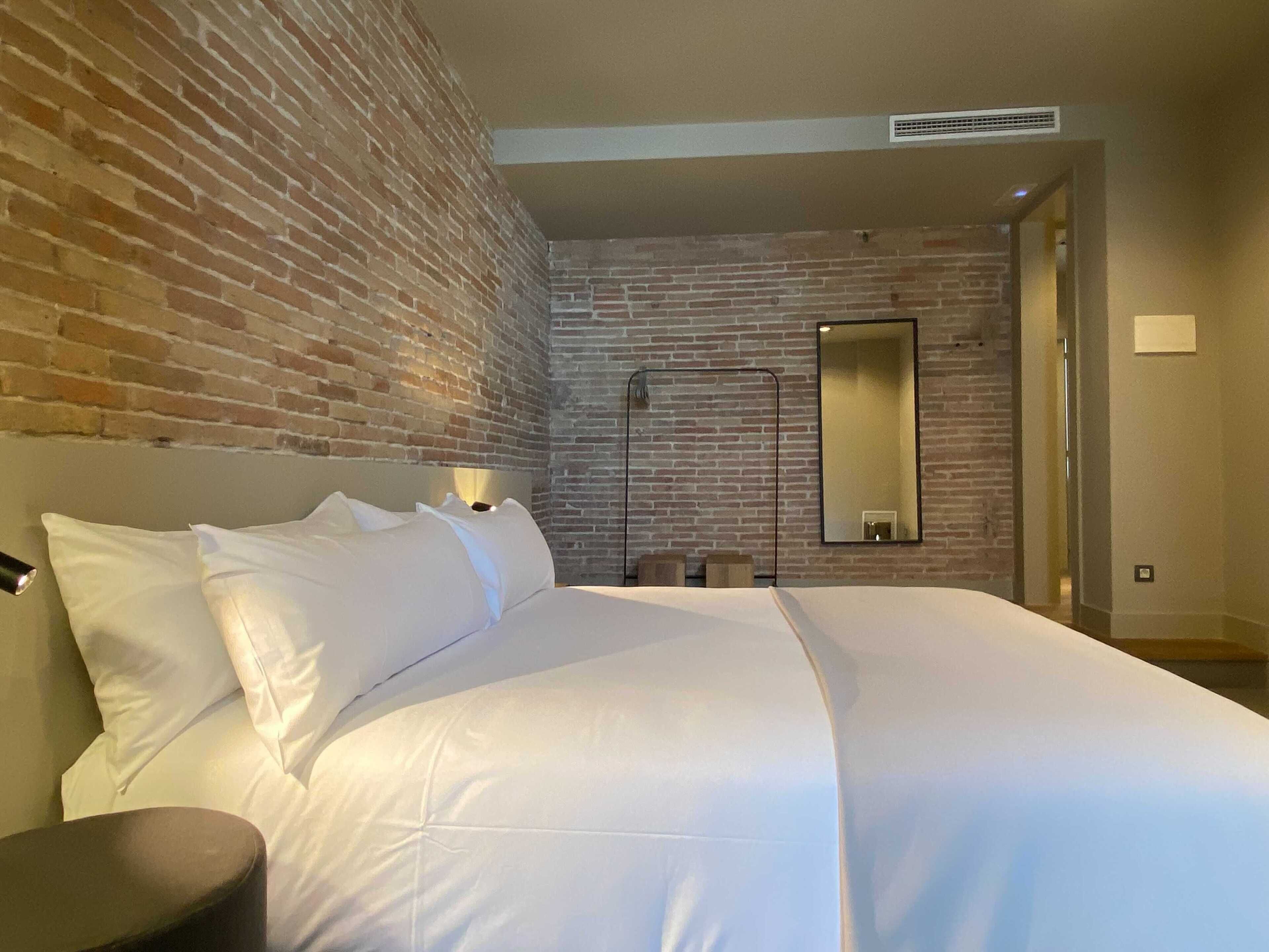 UMA Suites Barcelona Pau Claris Guesthouse