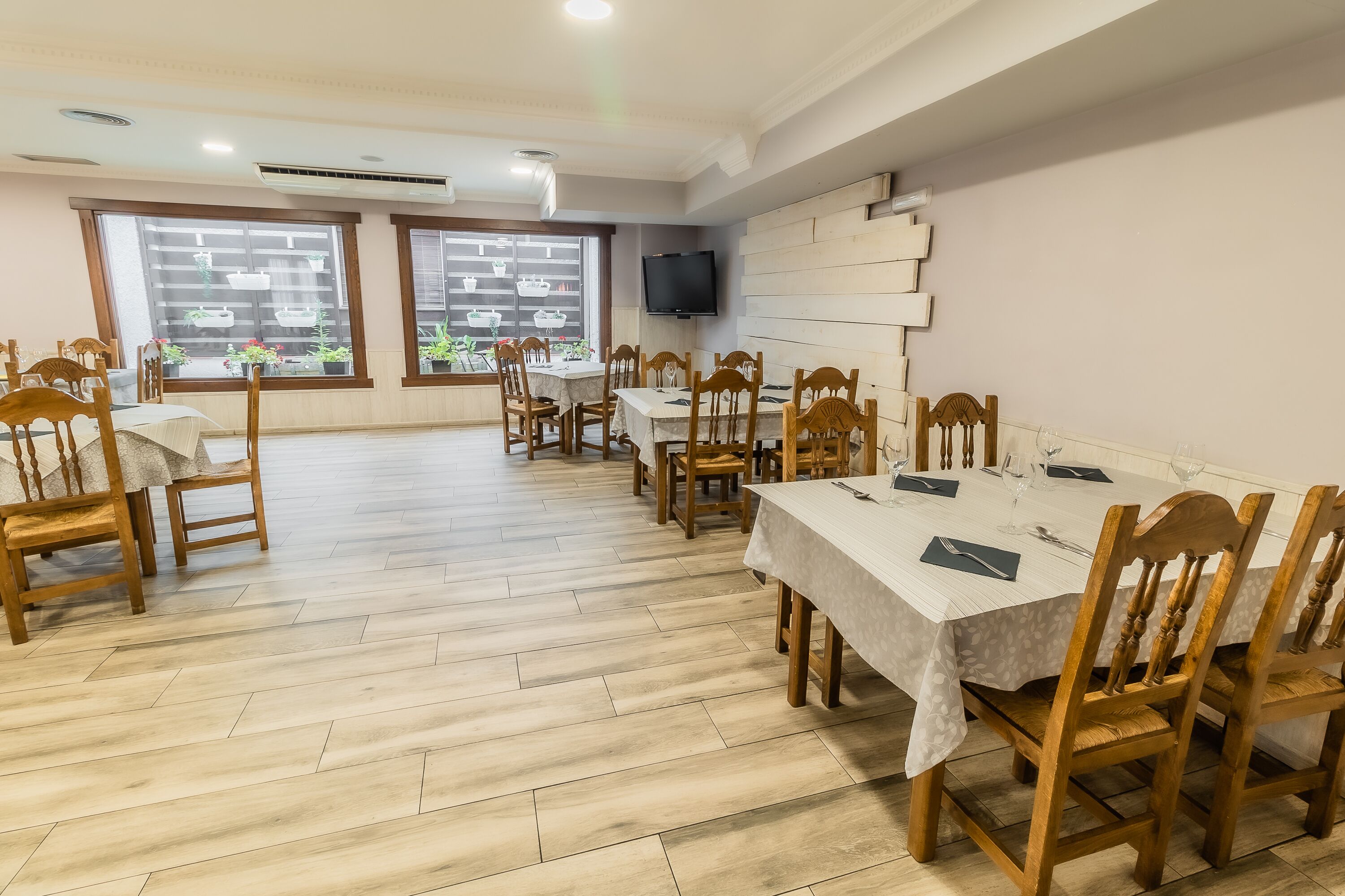 Hostal Restaurante El Bomba