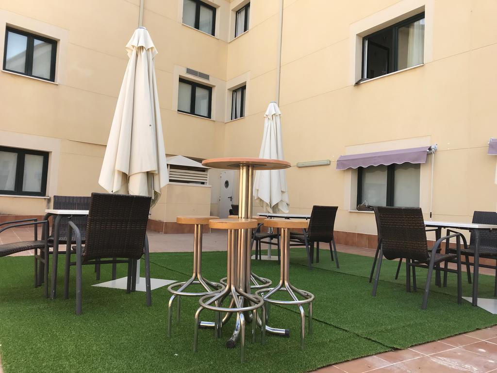 Hotel Puerta de Ocaña