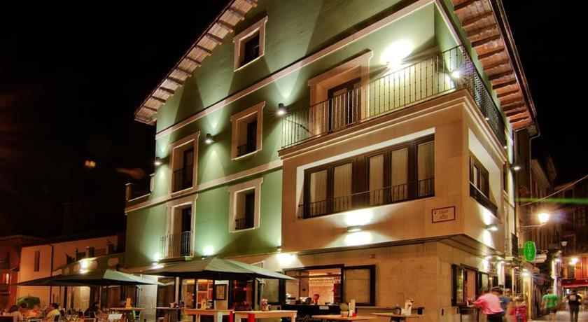 Le Petit Leon Hotel