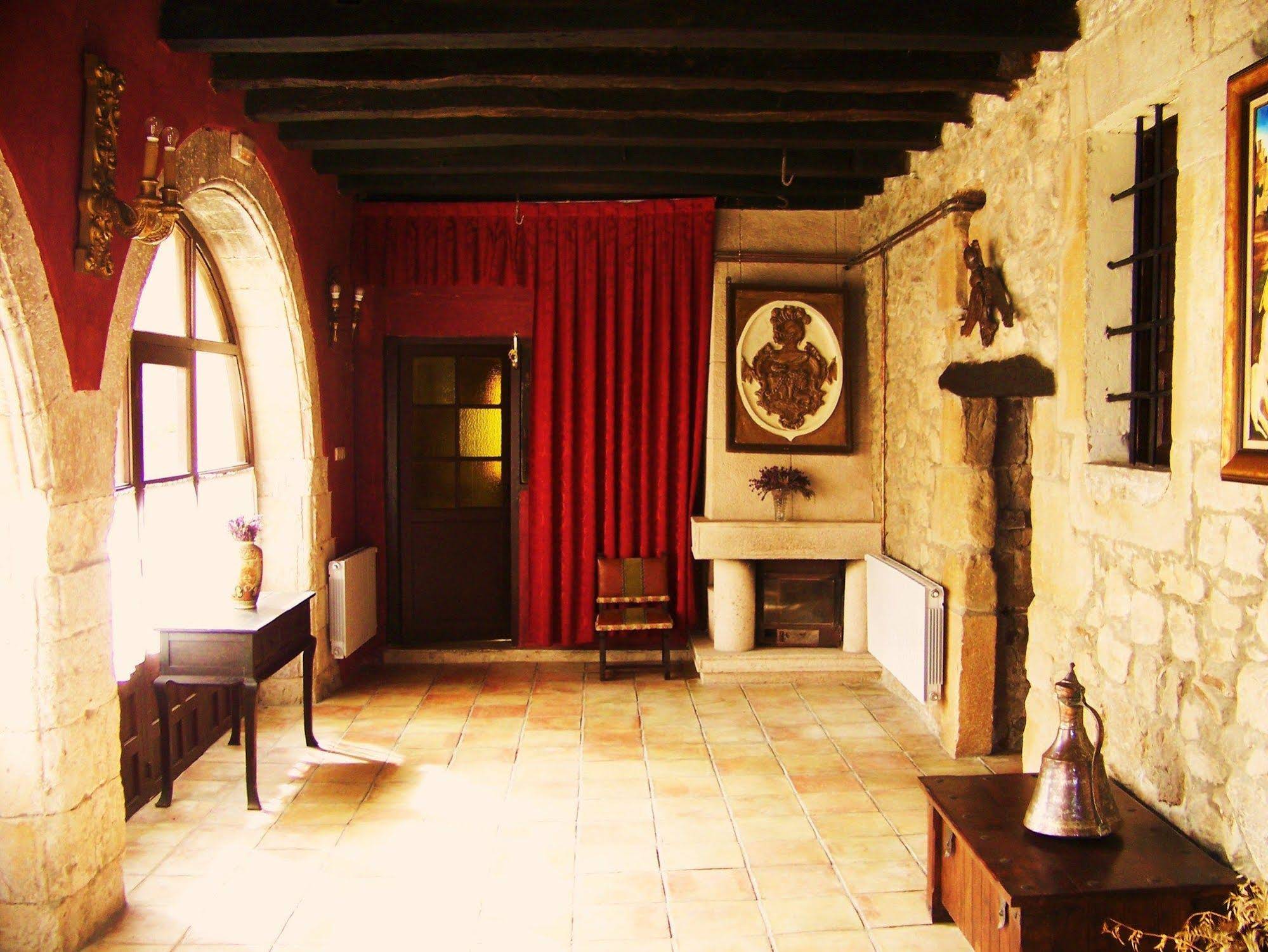 Palacio De Los Alvarado