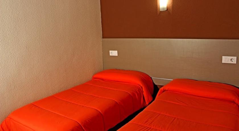 Hotel Hostal Uria