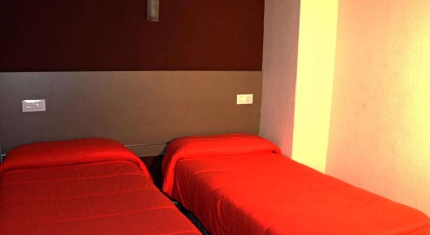 Hotel Hostal Uria