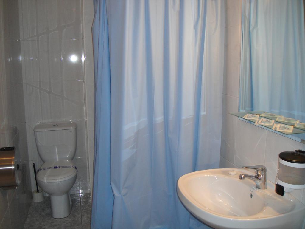 Hotel Hostal Uria