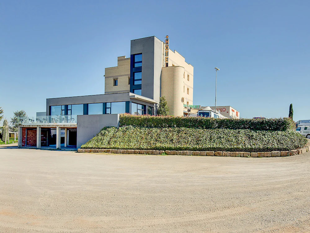 Hotel Blanc i Negre by OYO Rooms