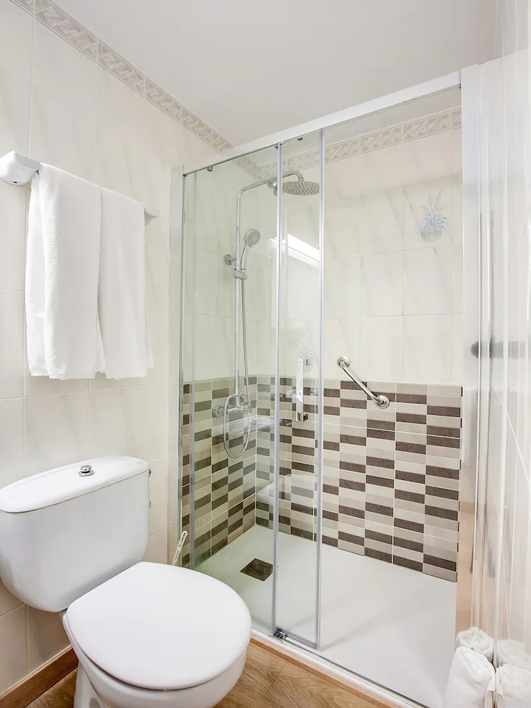 Hotel Blanc i Negre by OYO Rooms