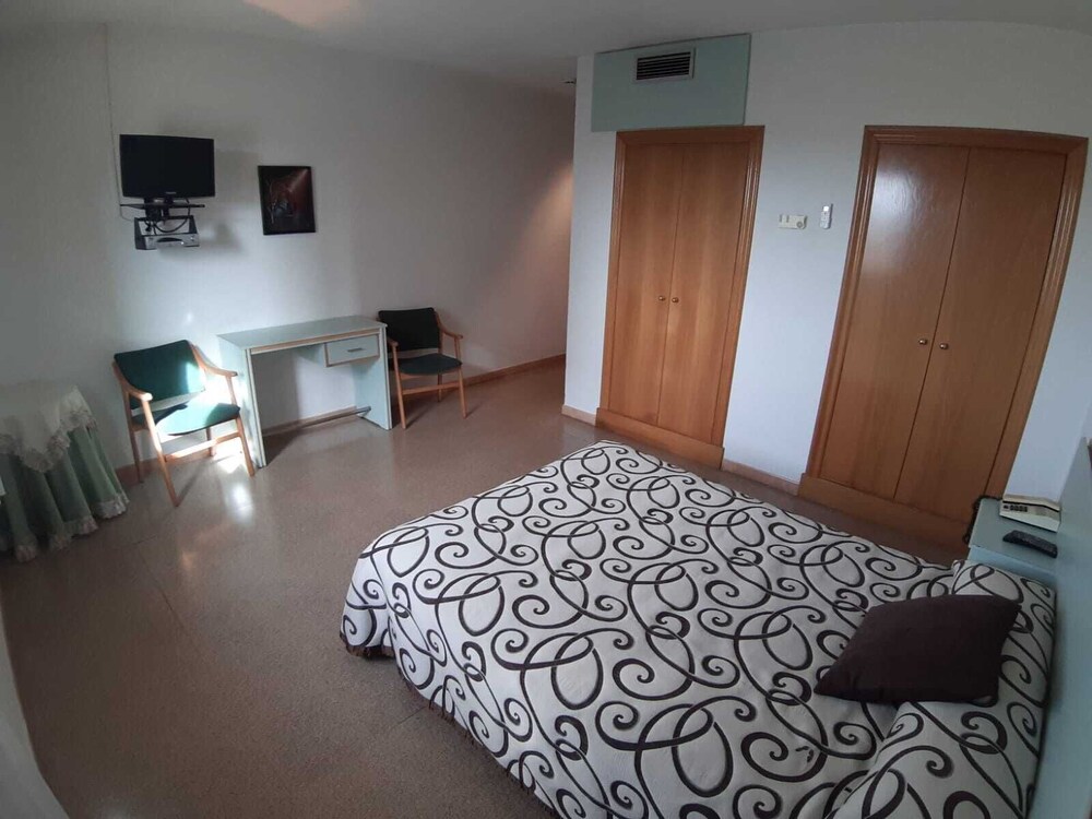 Hotel Blanc i Negre by OYO Rooms