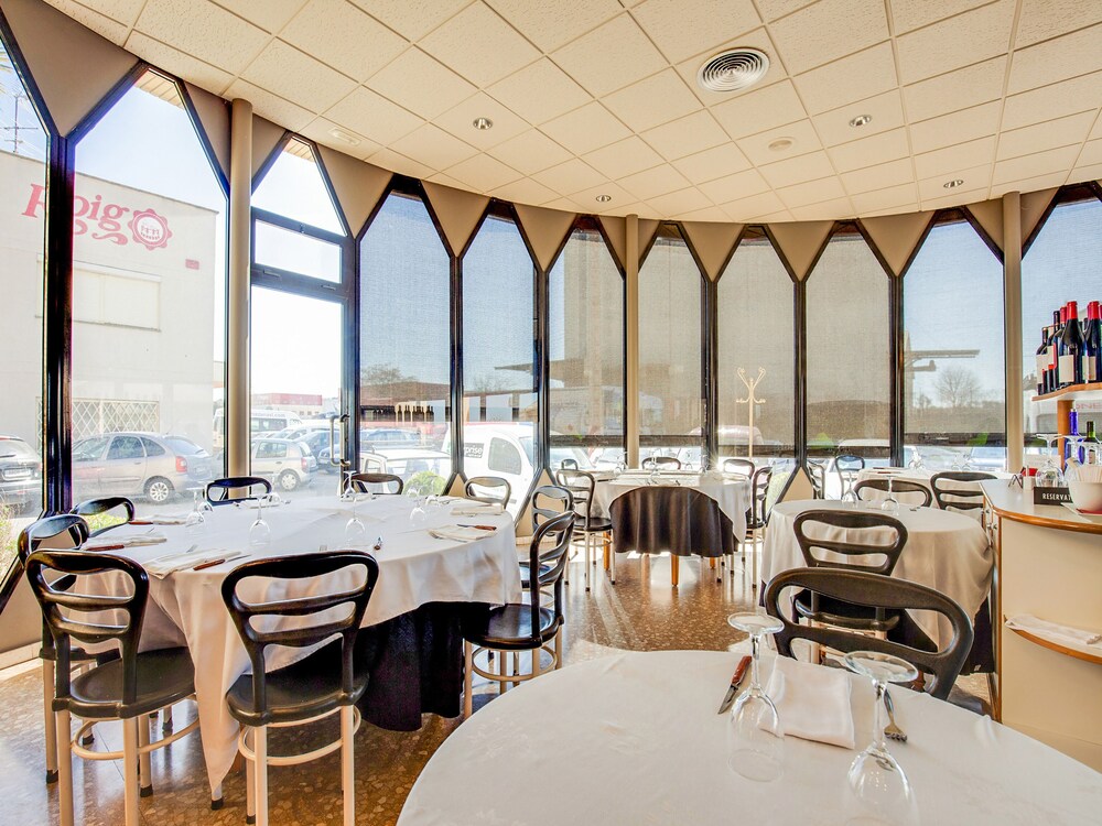Hotel Blanc i Negre by OYO Rooms