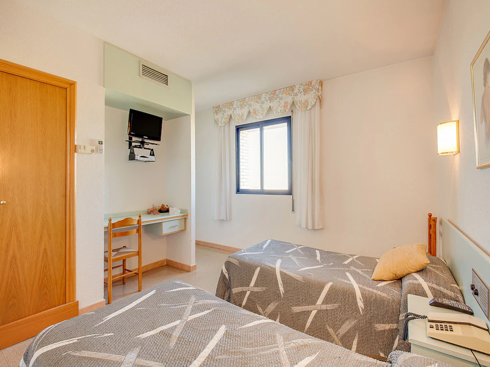 Hotel Blanc i Negre by OYO Rooms