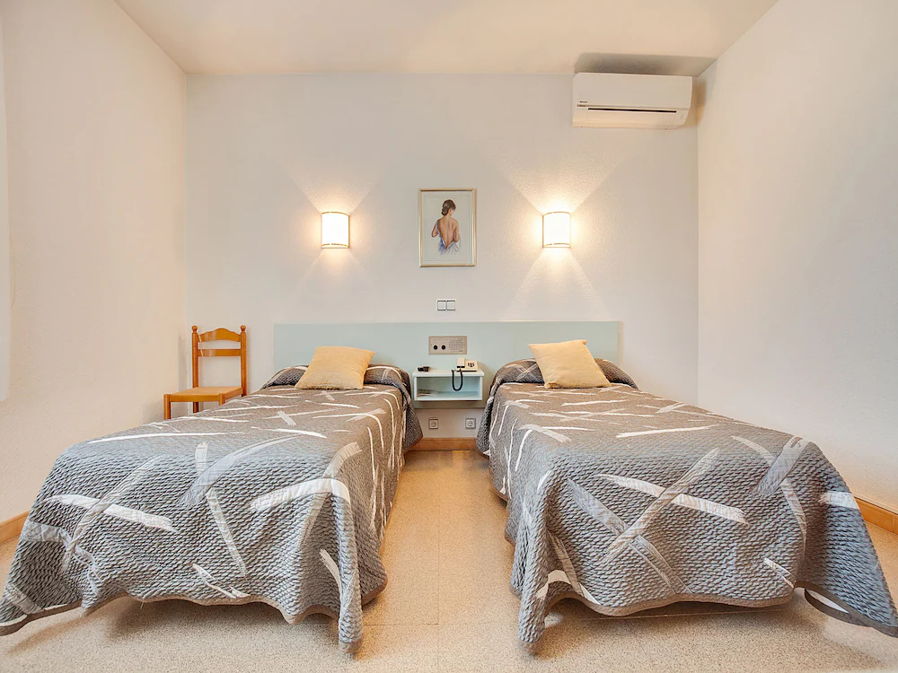 Hotel Blanc i Negre by OYO Rooms