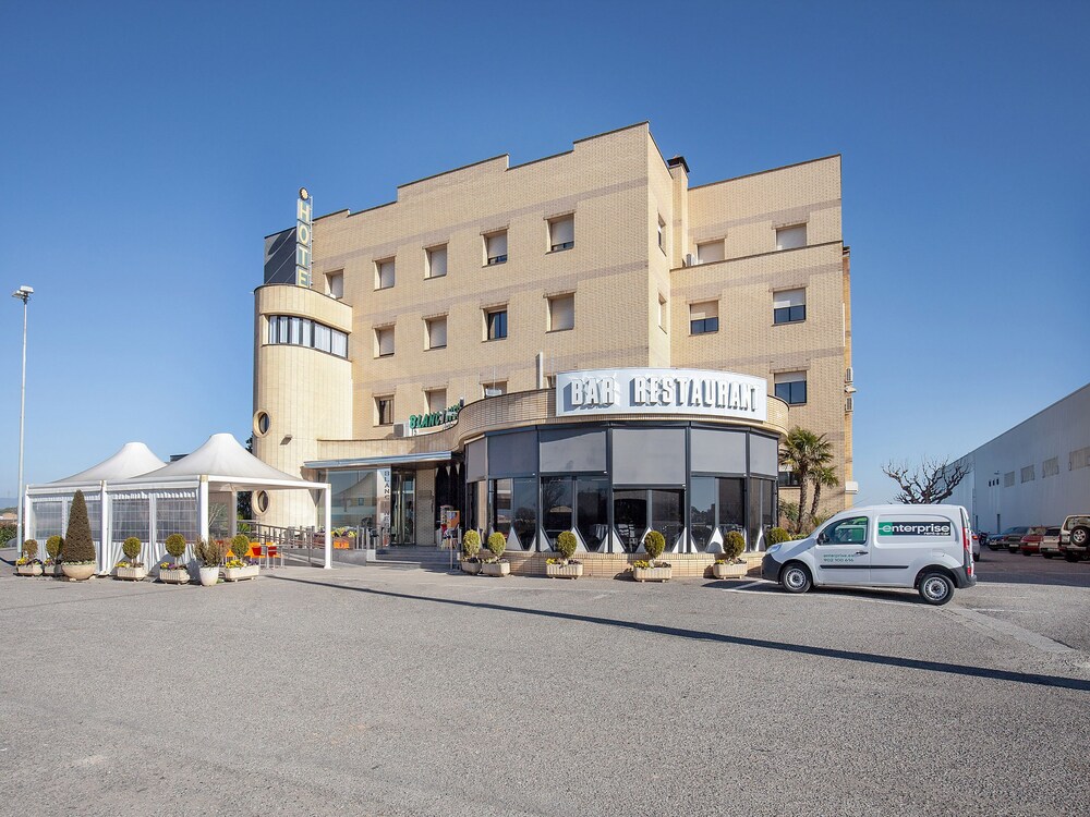 Hotel Blanc i Negre by OYO Rooms