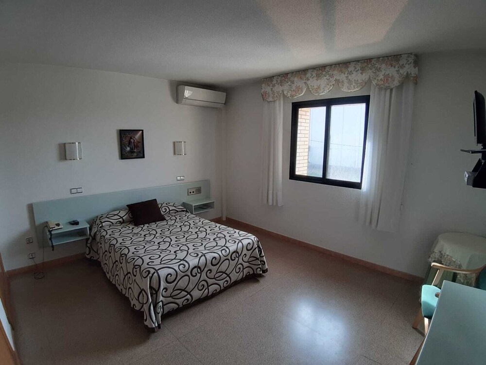 Hotel Blanc i Negre by OYO Rooms