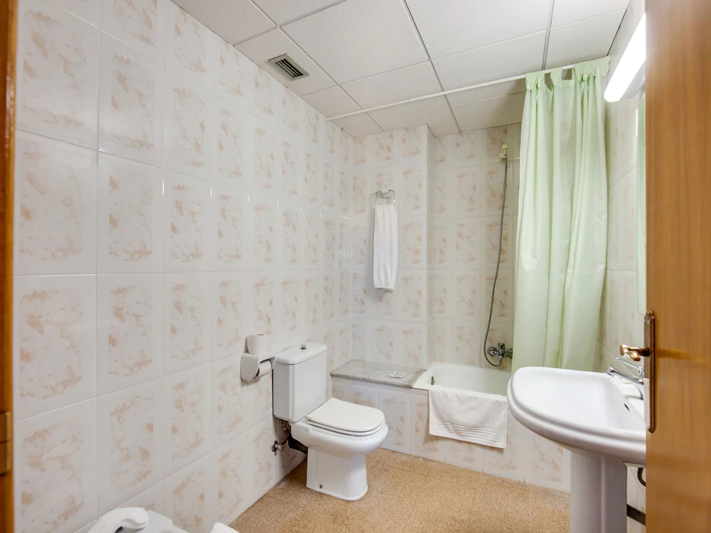 Hotel Blanc i Negre by OYO Rooms