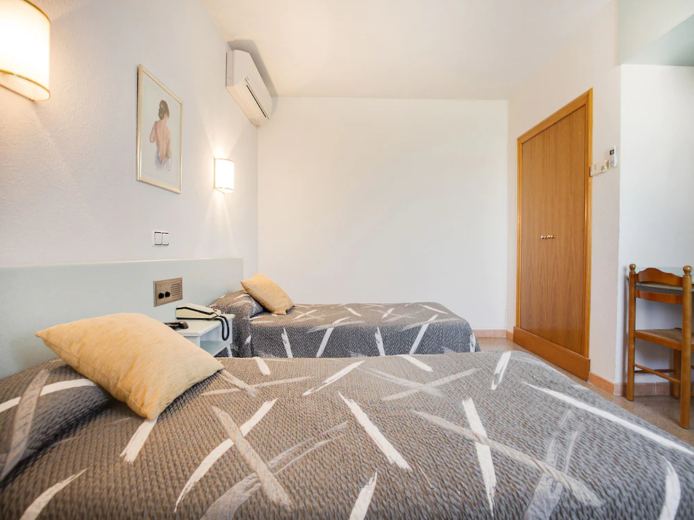 Hotel Blanc i Negre by OYO Rooms