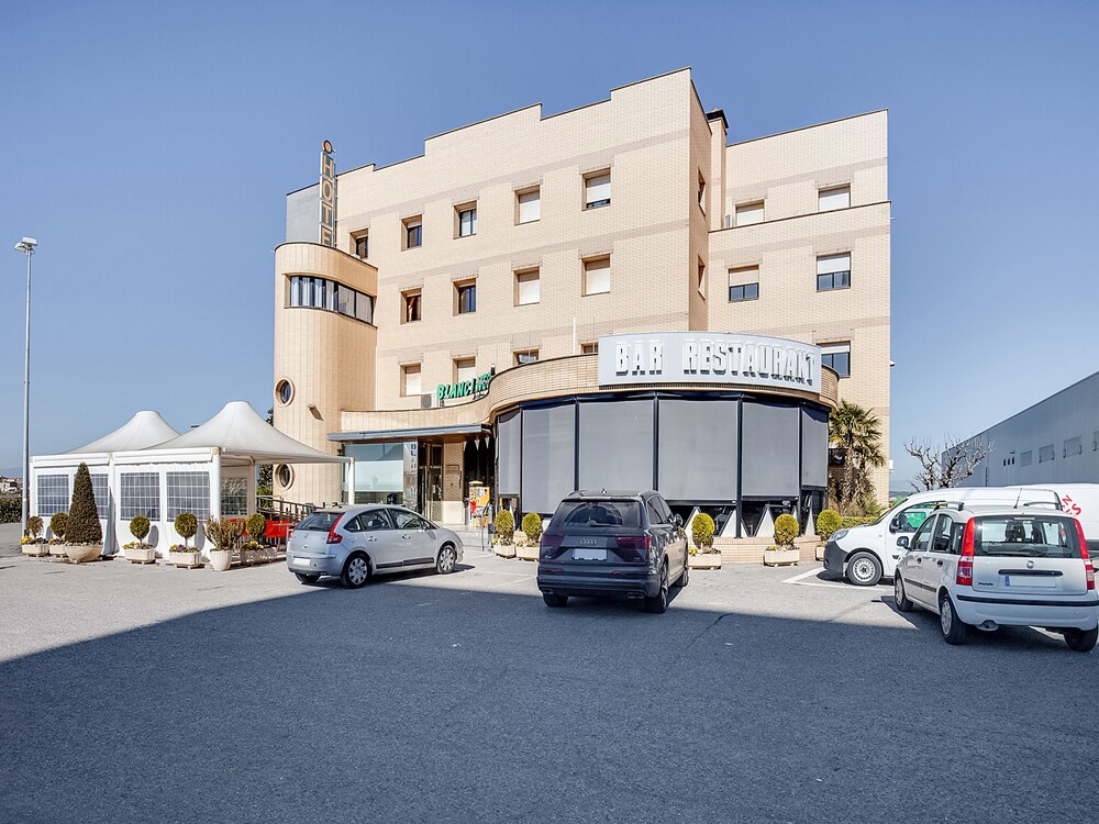 Hotel Blanc i Negre by OYO Rooms