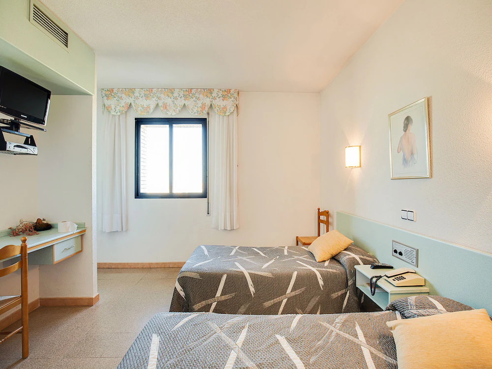 Hotel Blanc i Negre by OYO Rooms