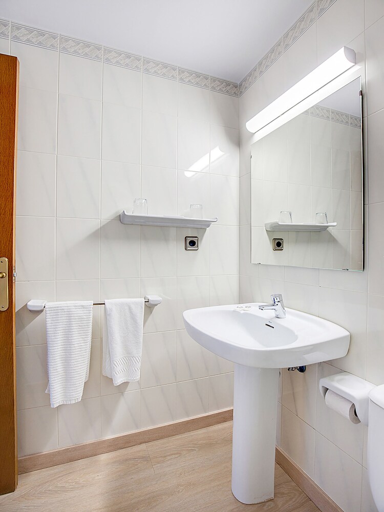 Hotel Blanc i Negre by OYO Rooms
