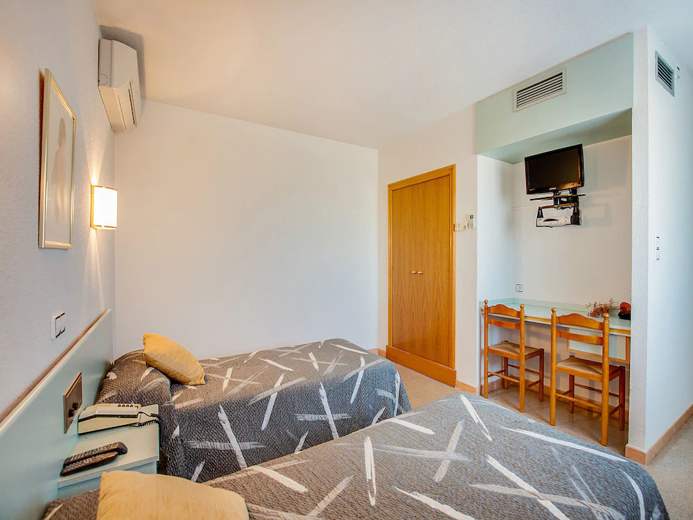Hotel Blanc i Negre by OYO Rooms