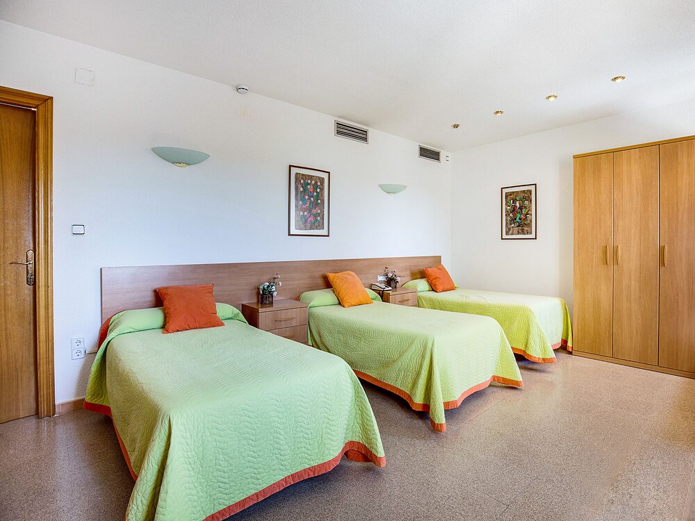 Hotel Blanc i Negre by OYO Rooms