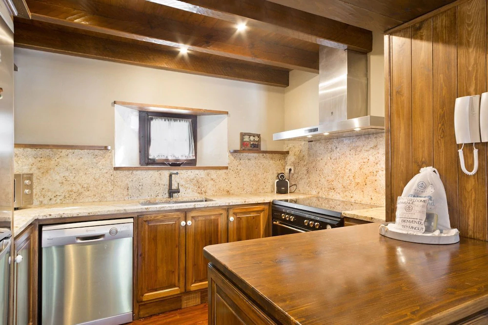 Luderna-Casa Con Terraza Cuylas