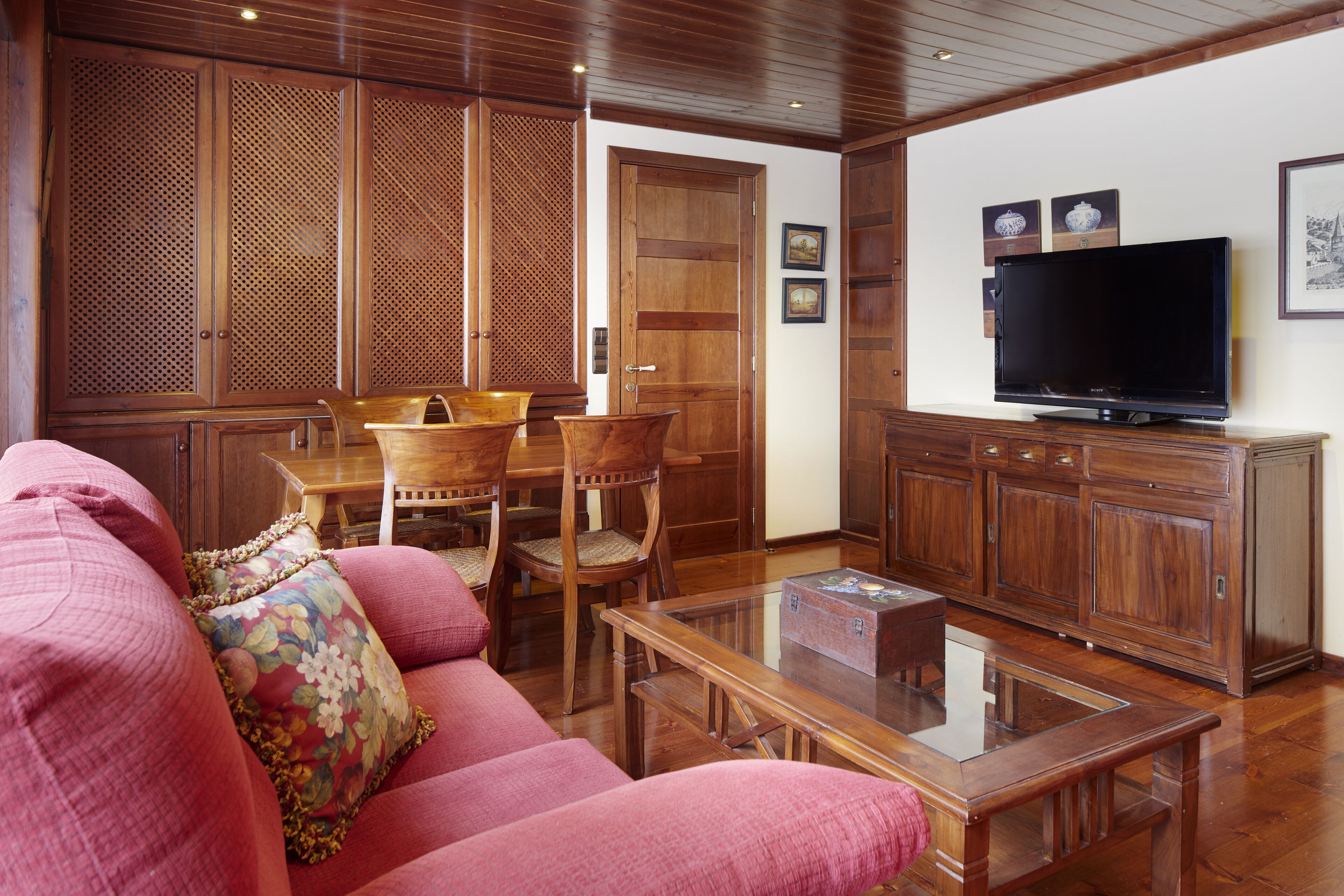 Nin de Beret by FeelFree Rentals