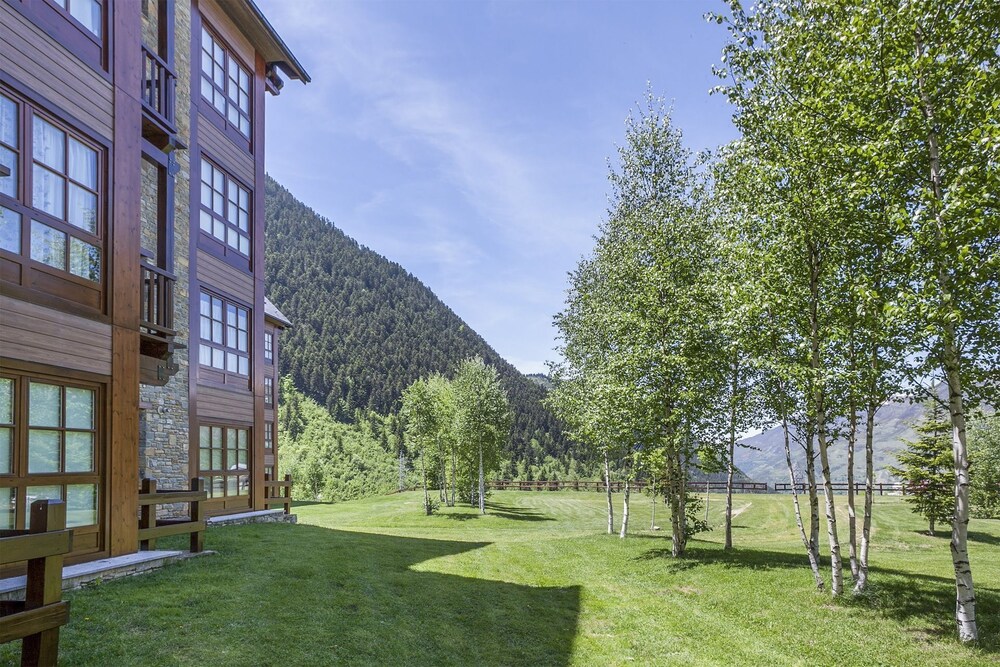 Residencial Val de Ruda by Luderna