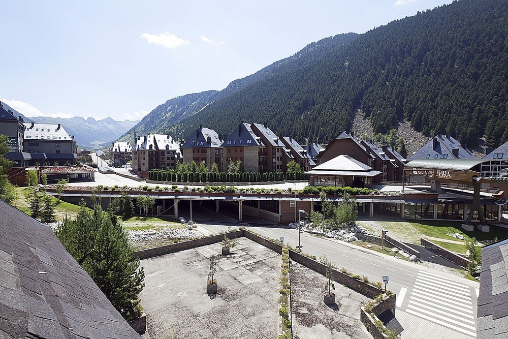 Residencial Val de Ruda by Luderna