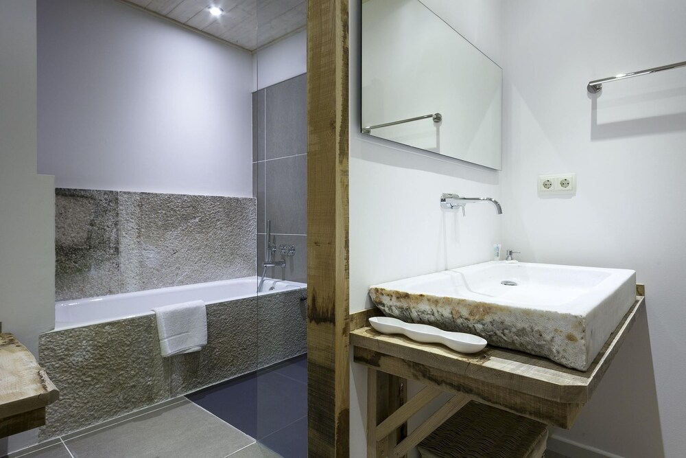 Residencial Val de Ruda by Luderna