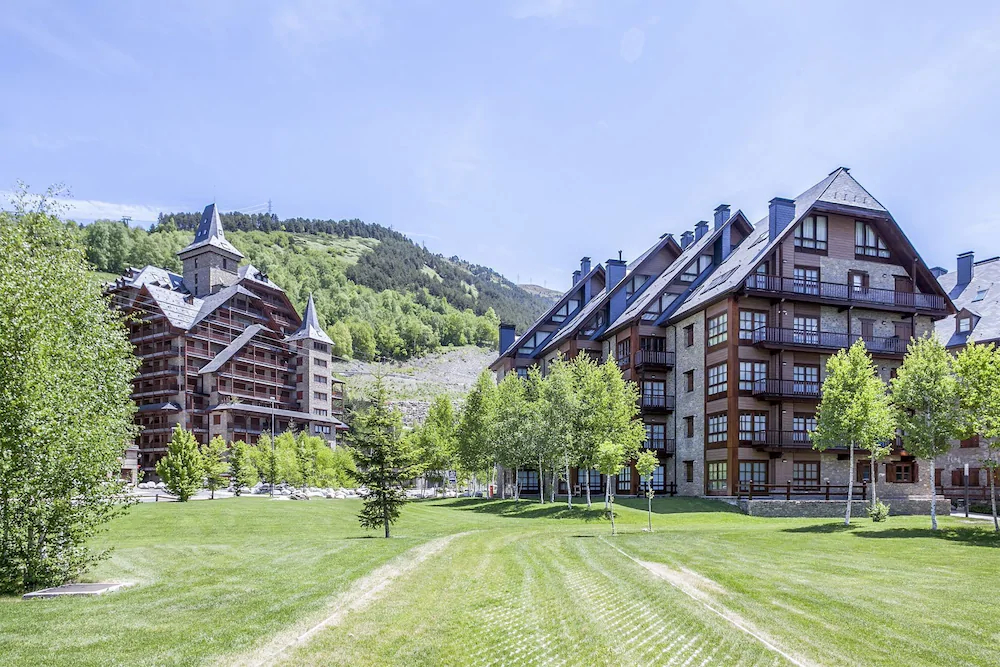 Residencial Val de Ruda by Luderna