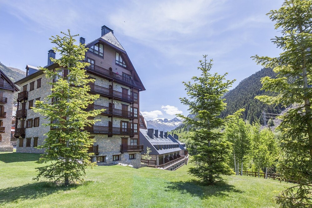 Residencial Val de Ruda by Luderna