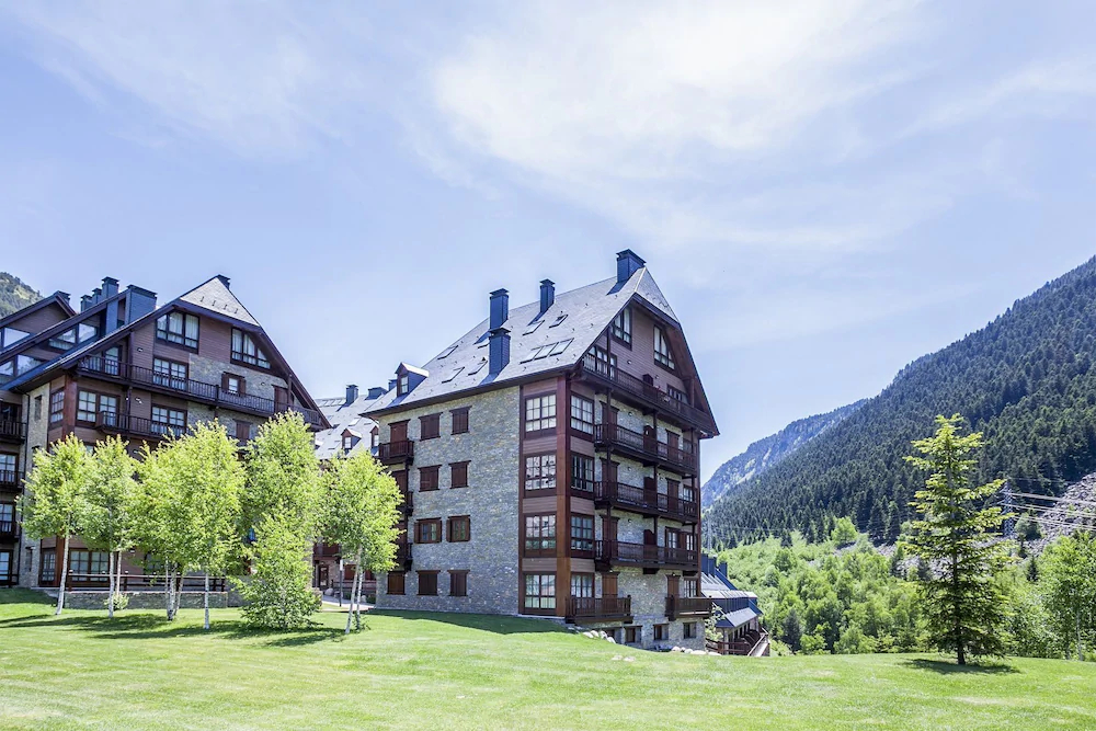 Residencial Val de Ruda by Luderna